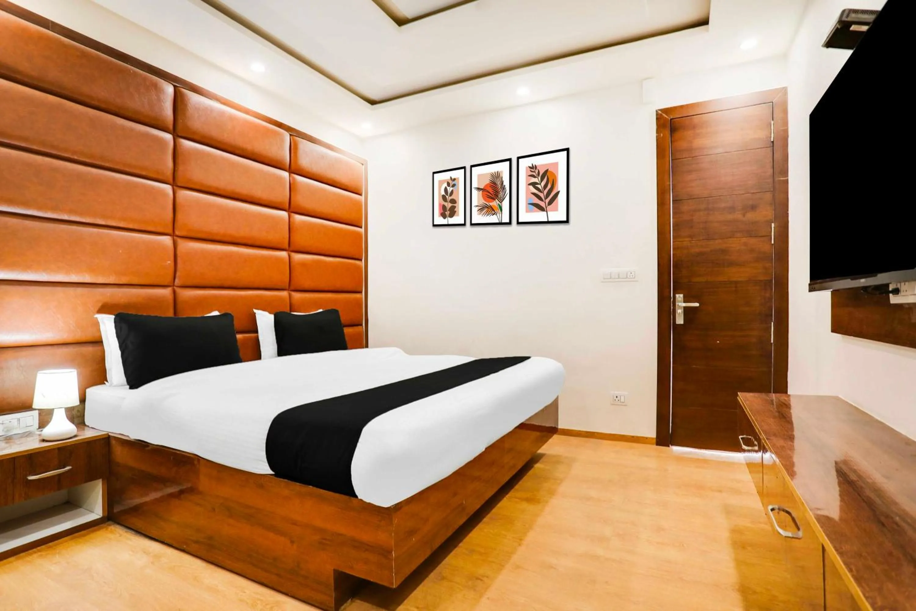 Bedroom, Bed in Hotel O Nainital Eco Cave Park