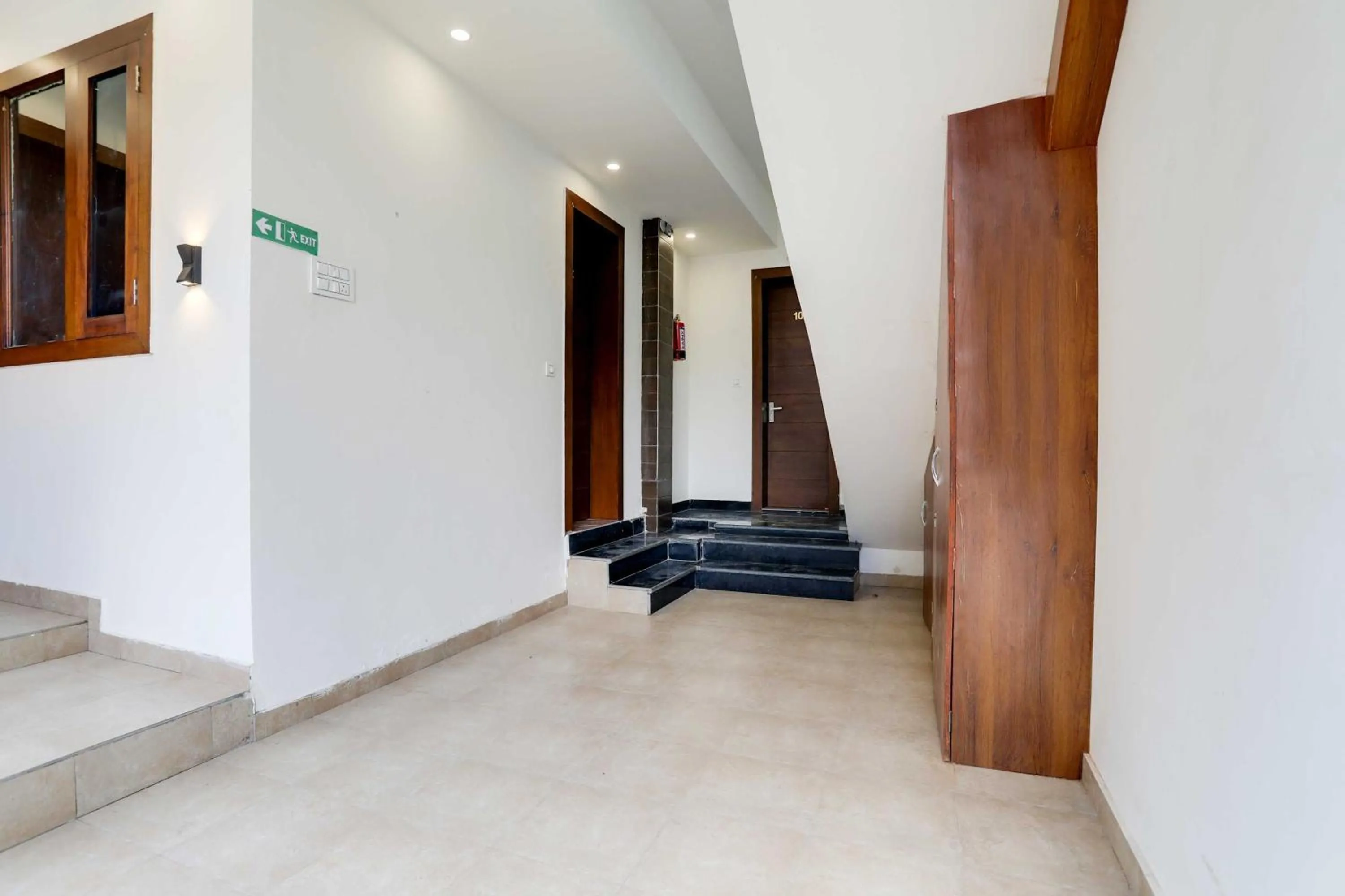 Lobby or reception in Hotel O Nainital Eco Cave Park