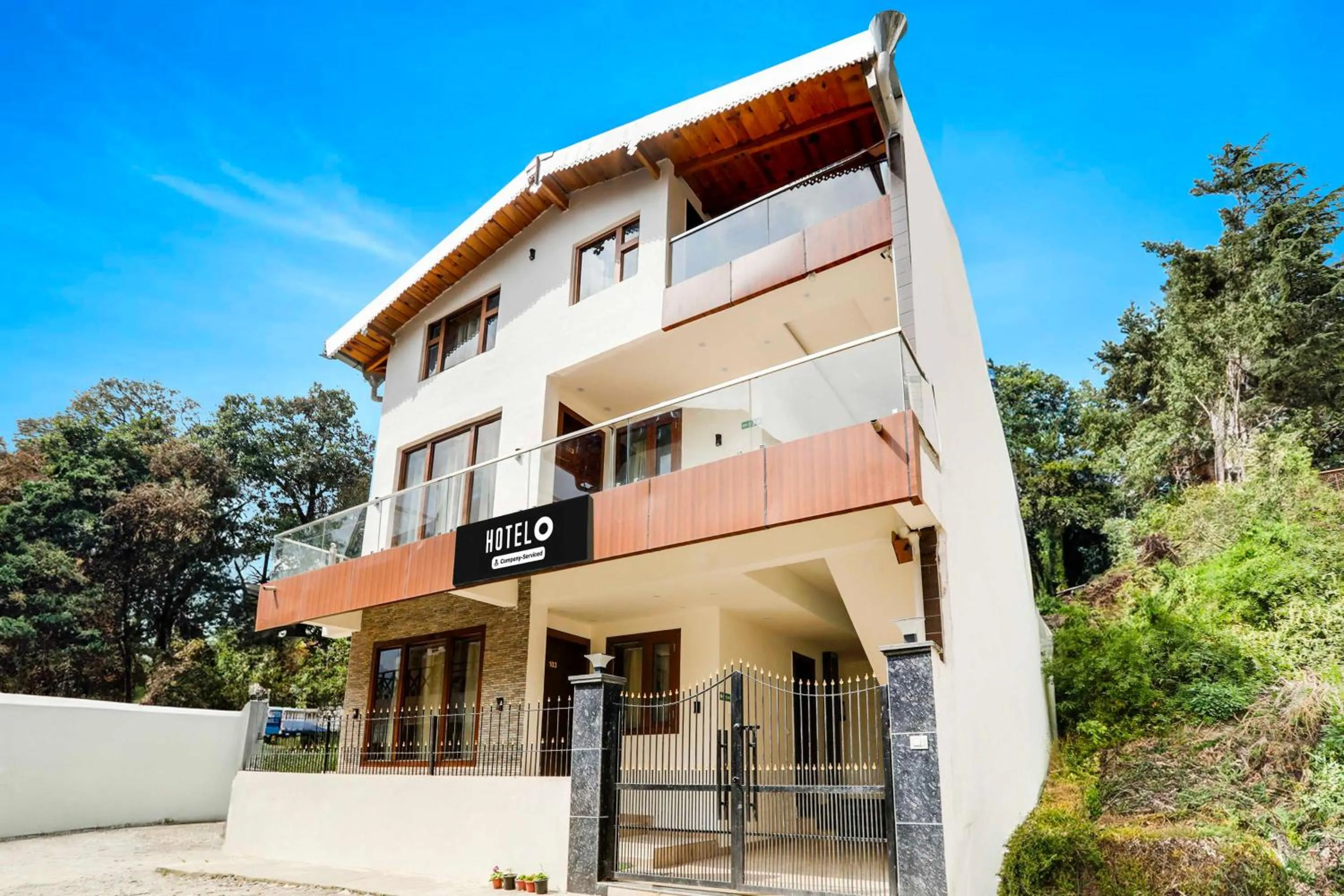 Facade/entrance in Hotel O Nainital Eco Cave Park