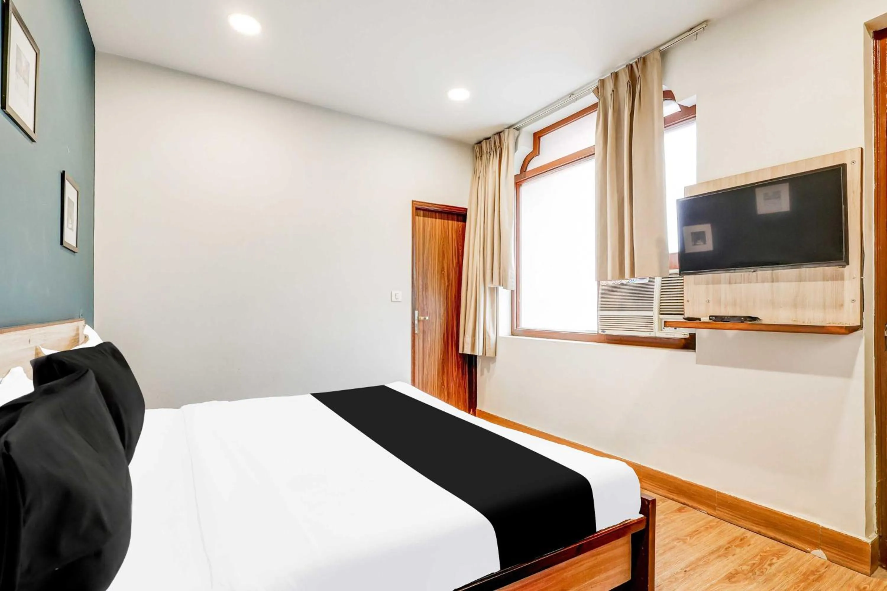 Bedroom, Bed in Hotel O New Delhi Palam Railway Station