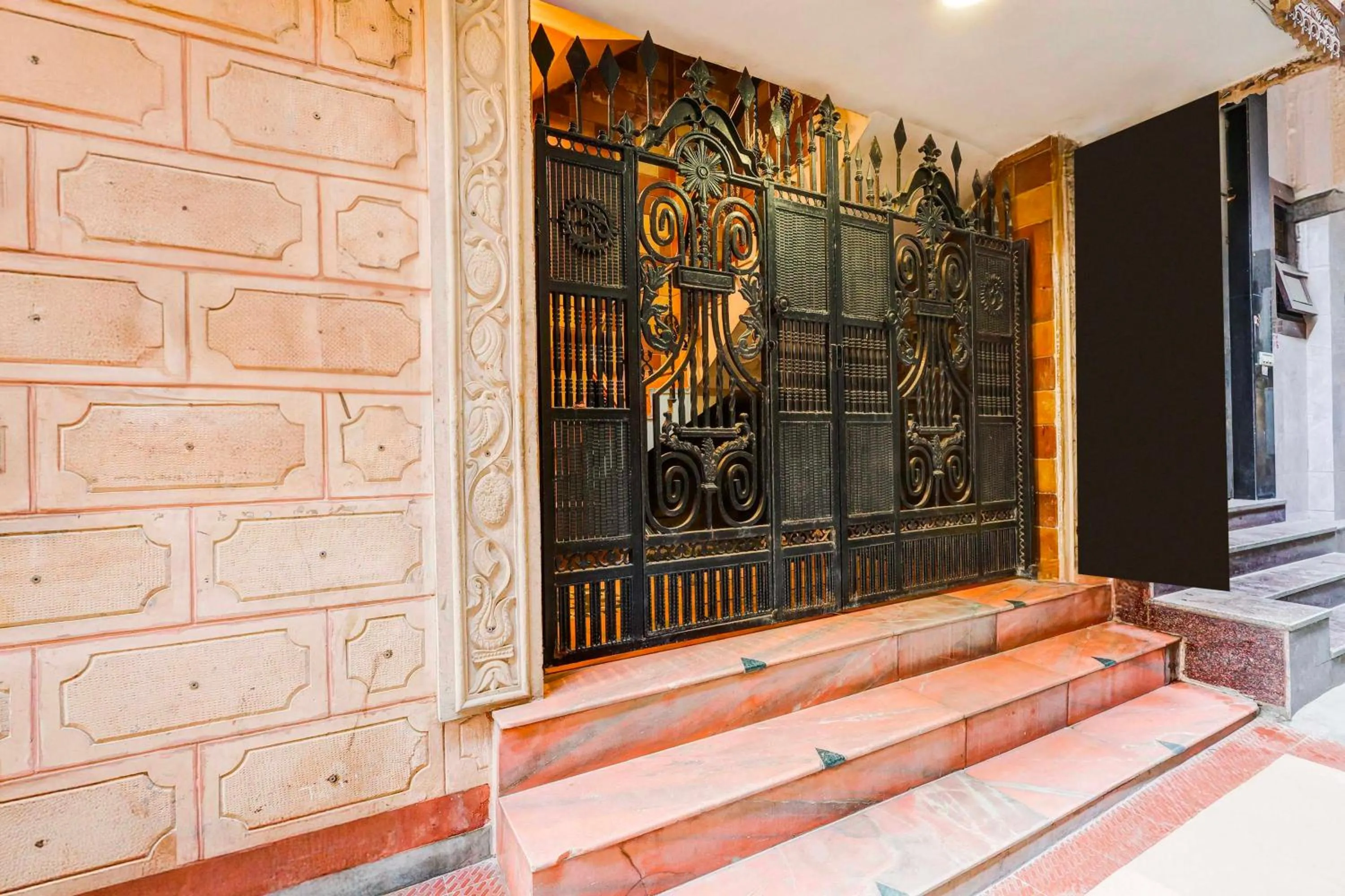 Facade/entrance in Hotel O New Delhi Palam Railway Station