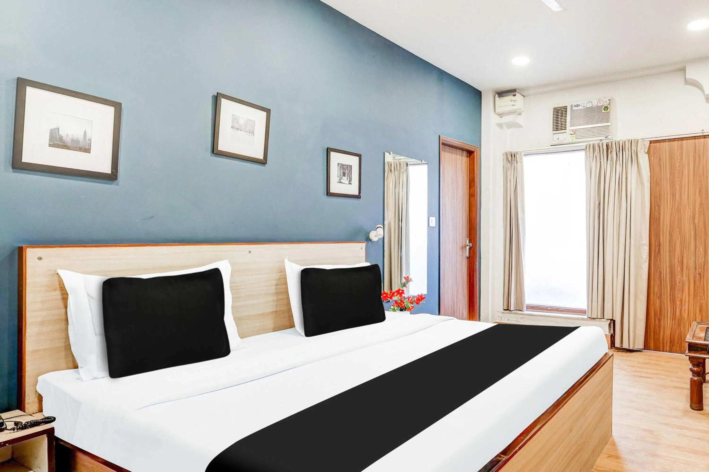 Bedroom, Bed in Hotel O New Delhi Palam Railway Station