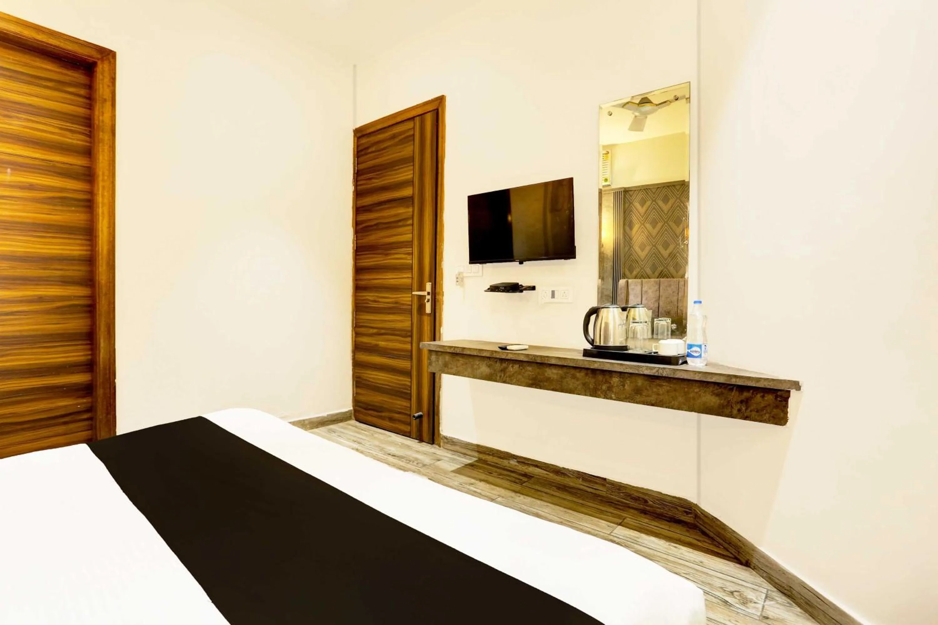 Bedroom, Bed in Hotel O Amritsar Bus Stand