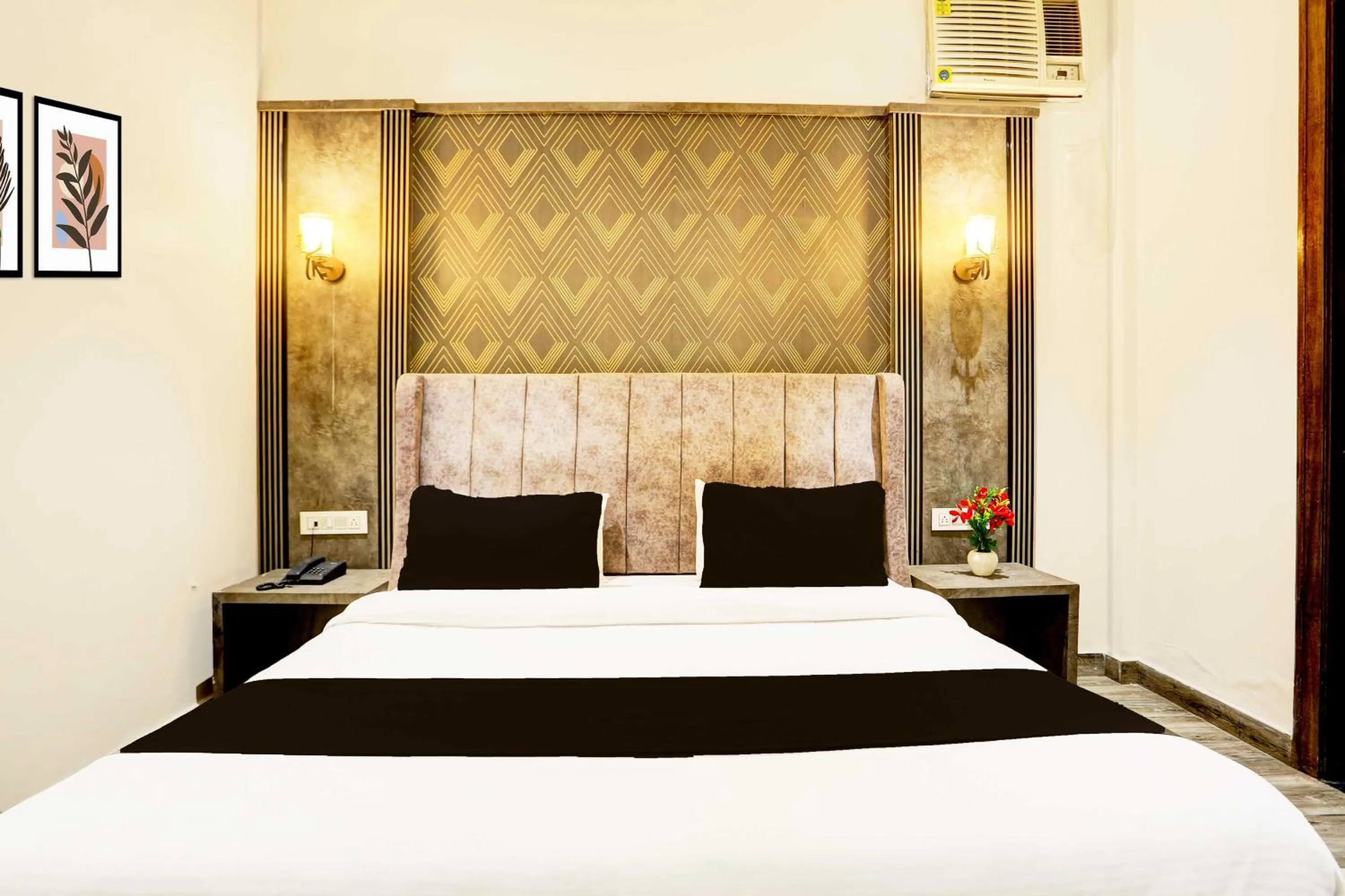 Bedroom, Bed in Hotel O Amritsar Bus Stand