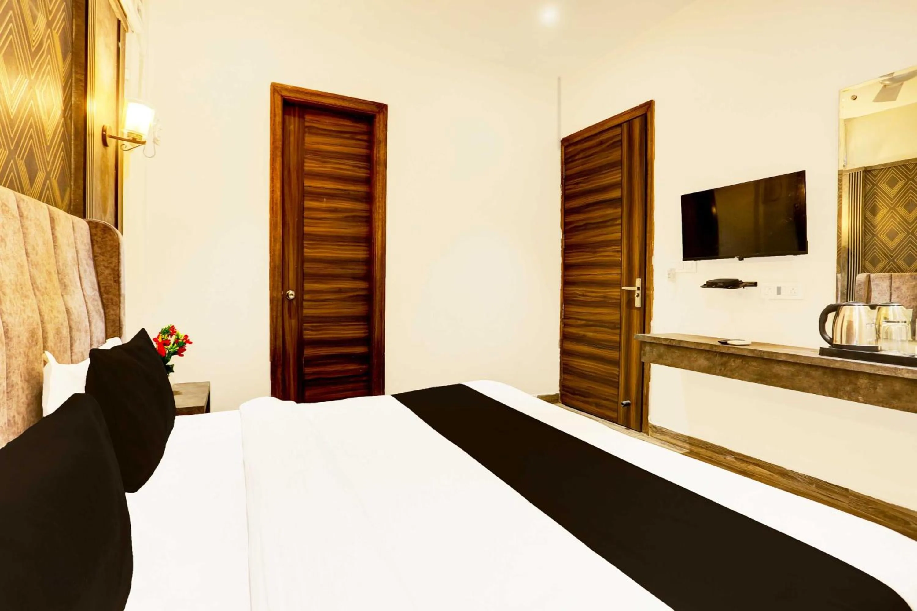 Bedroom, Bed in Hotel O Amritsar Bus Stand