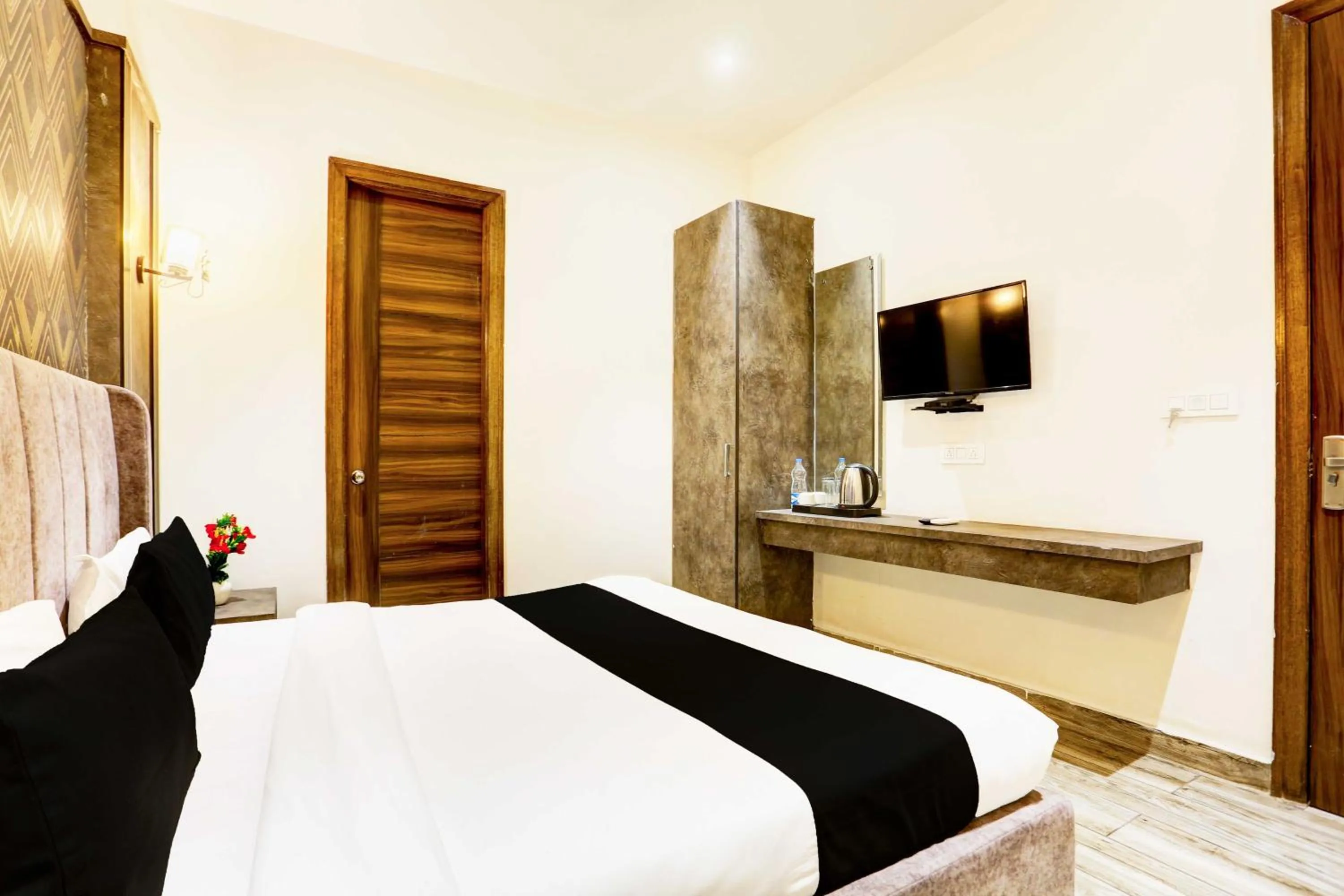 Bedroom, Bed in Hotel O Amritsar Bus Stand