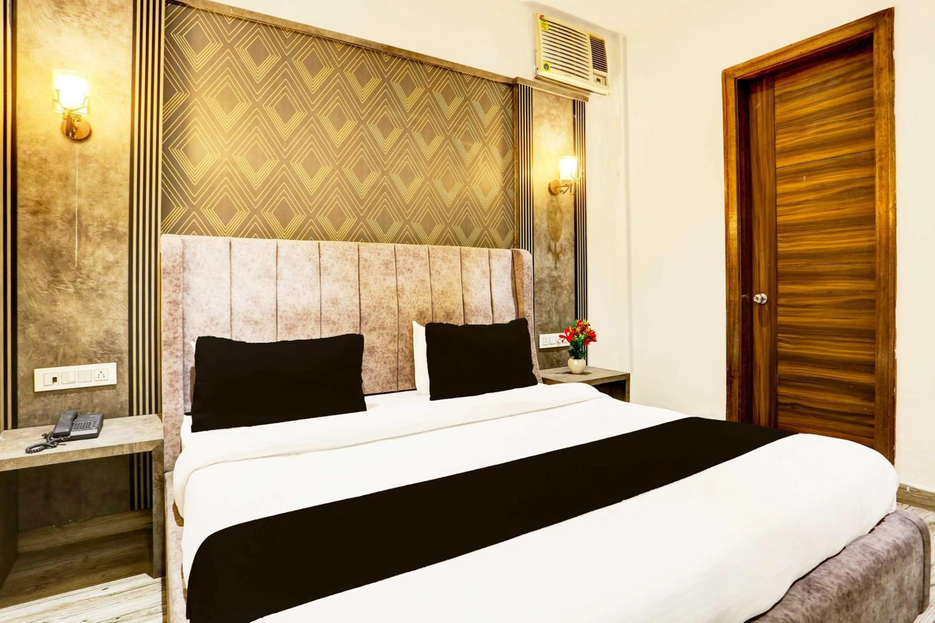 Bedroom, Bed in Hotel O Amritsar Bus Stand