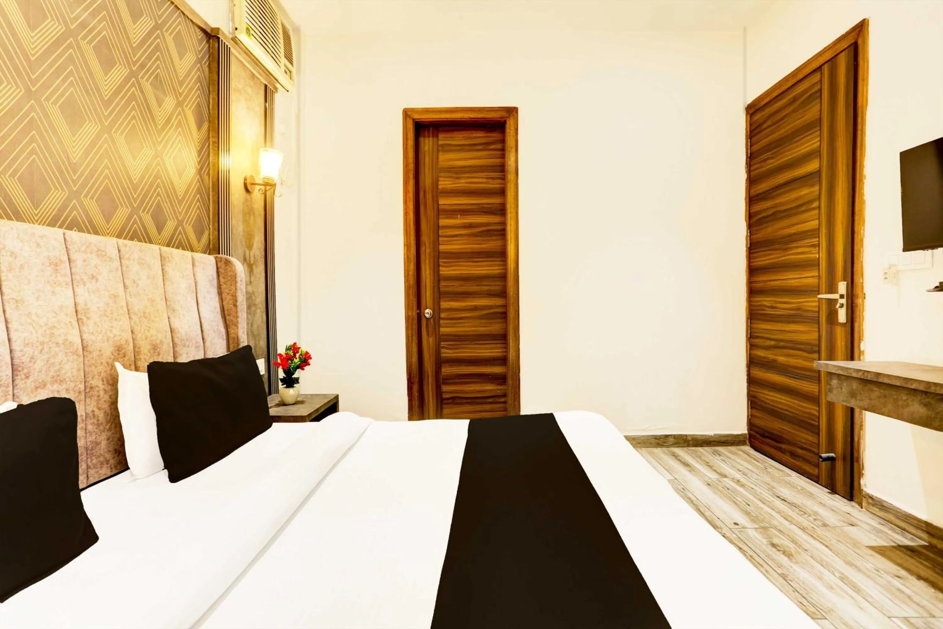 Bedroom, Bed in Hotel O Amritsar Bus Stand