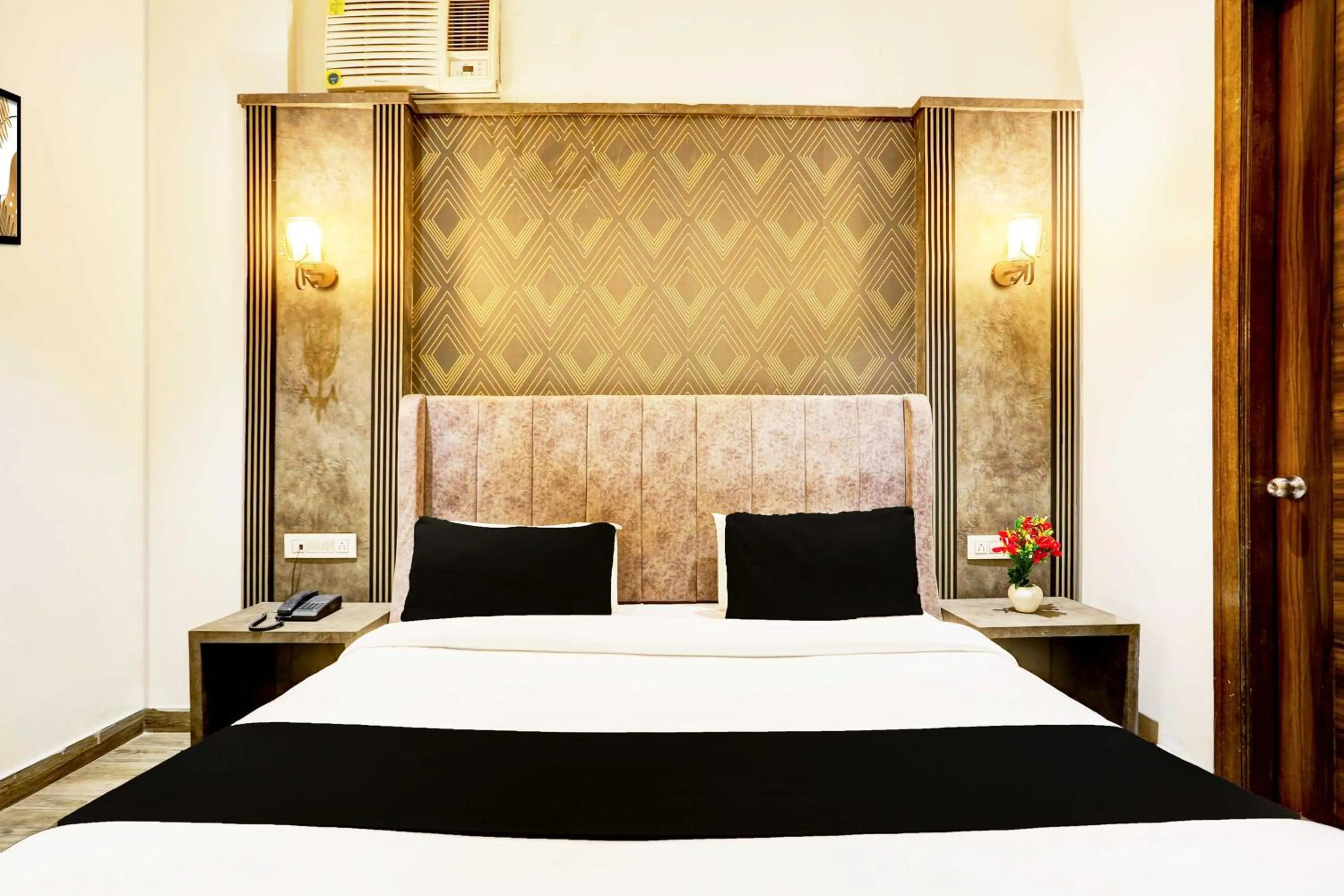 Bedroom, Bed in Hotel O Amritsar Bus Stand