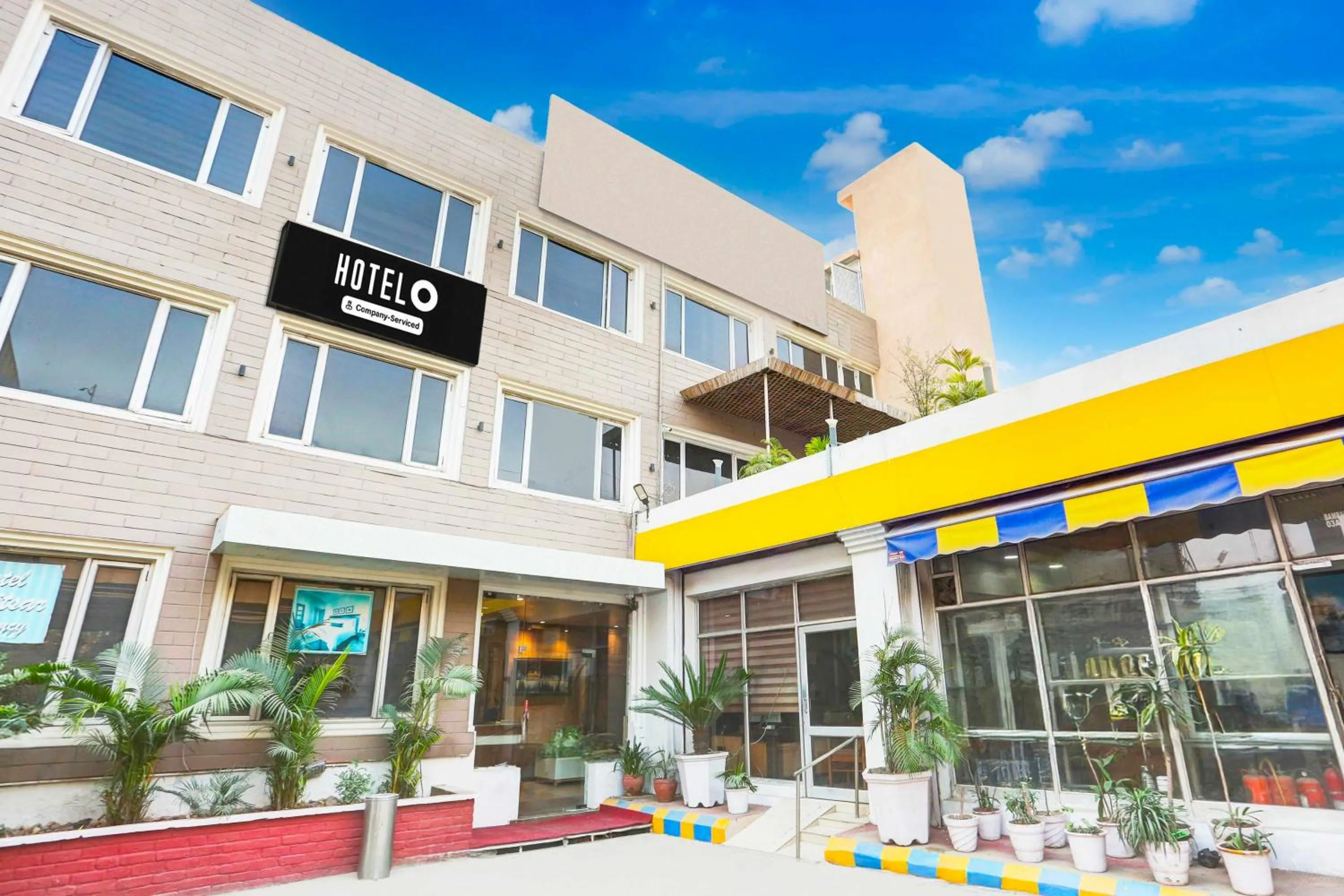 Facade/entrance in Hotel O Amritsar Bus Stand