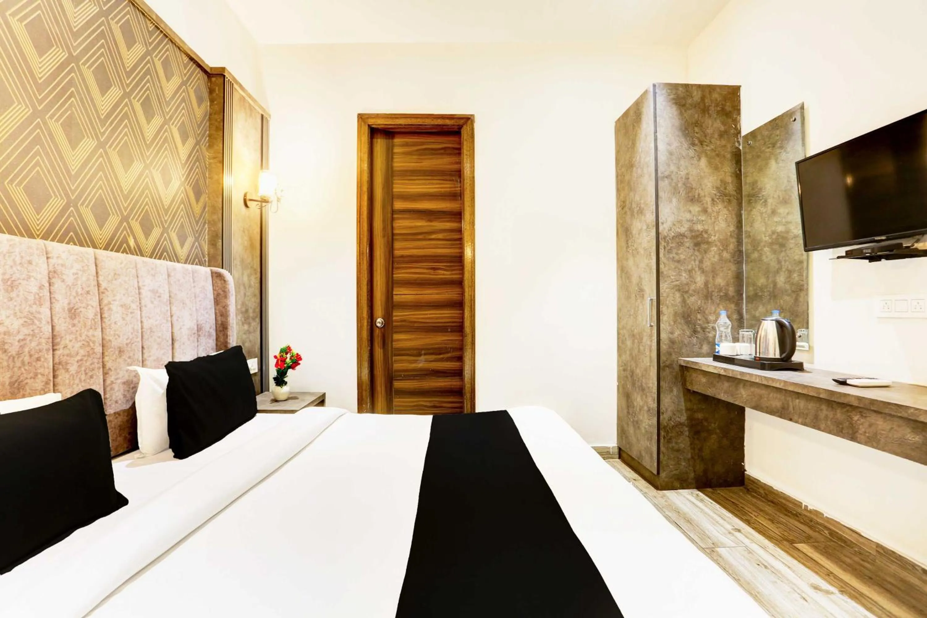 Bedroom, Bed in Hotel O Amritsar Bus Stand