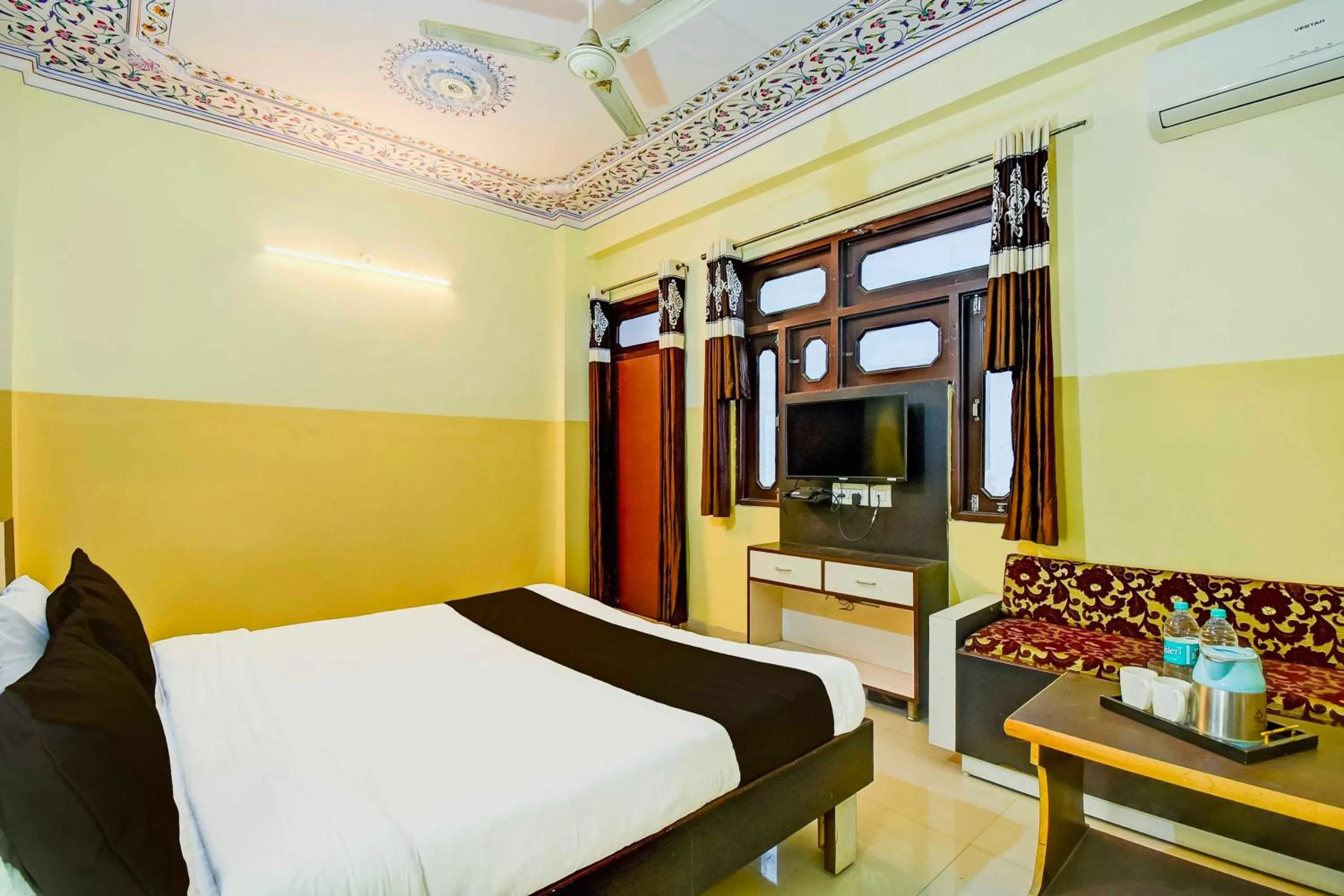 Bedroom, Bed in Hotel O Ramgarh Mod Near Hawa Mahal