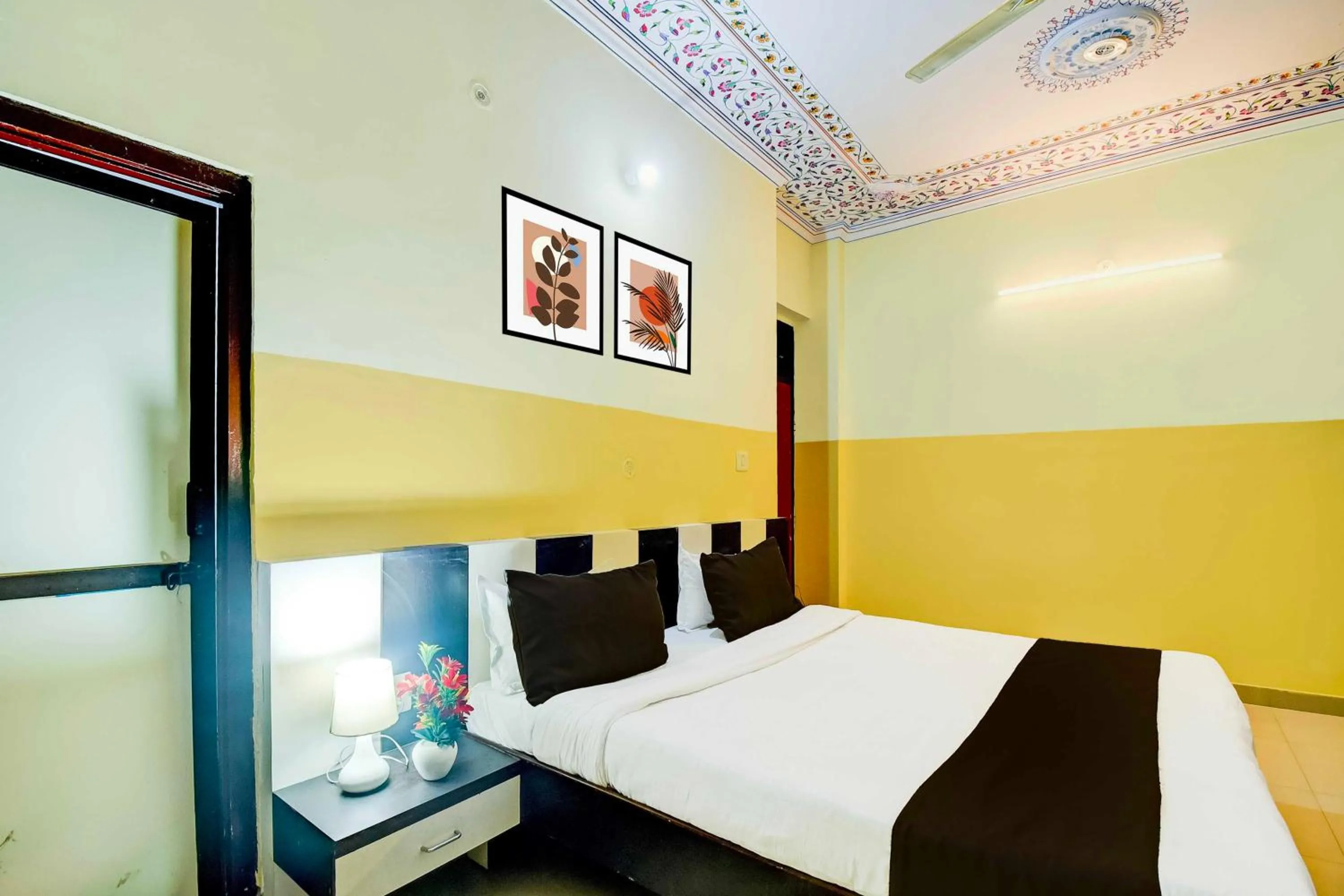 Bedroom, Bed in Hotel O Ramgarh Mod Near Hawa Mahal