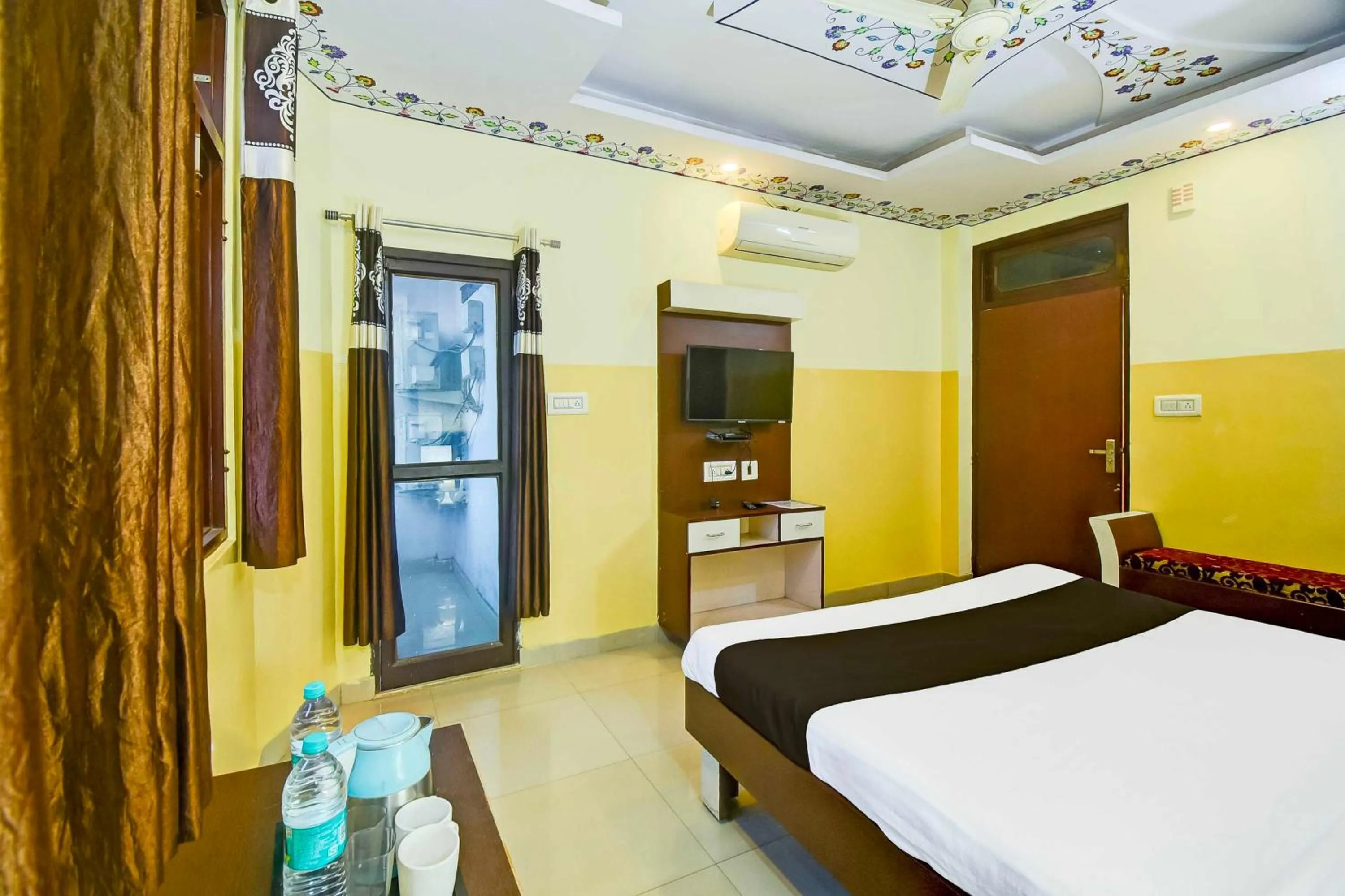 Bedroom, Bed in Hotel O Ramgarh Mod Near Hawa Mahal