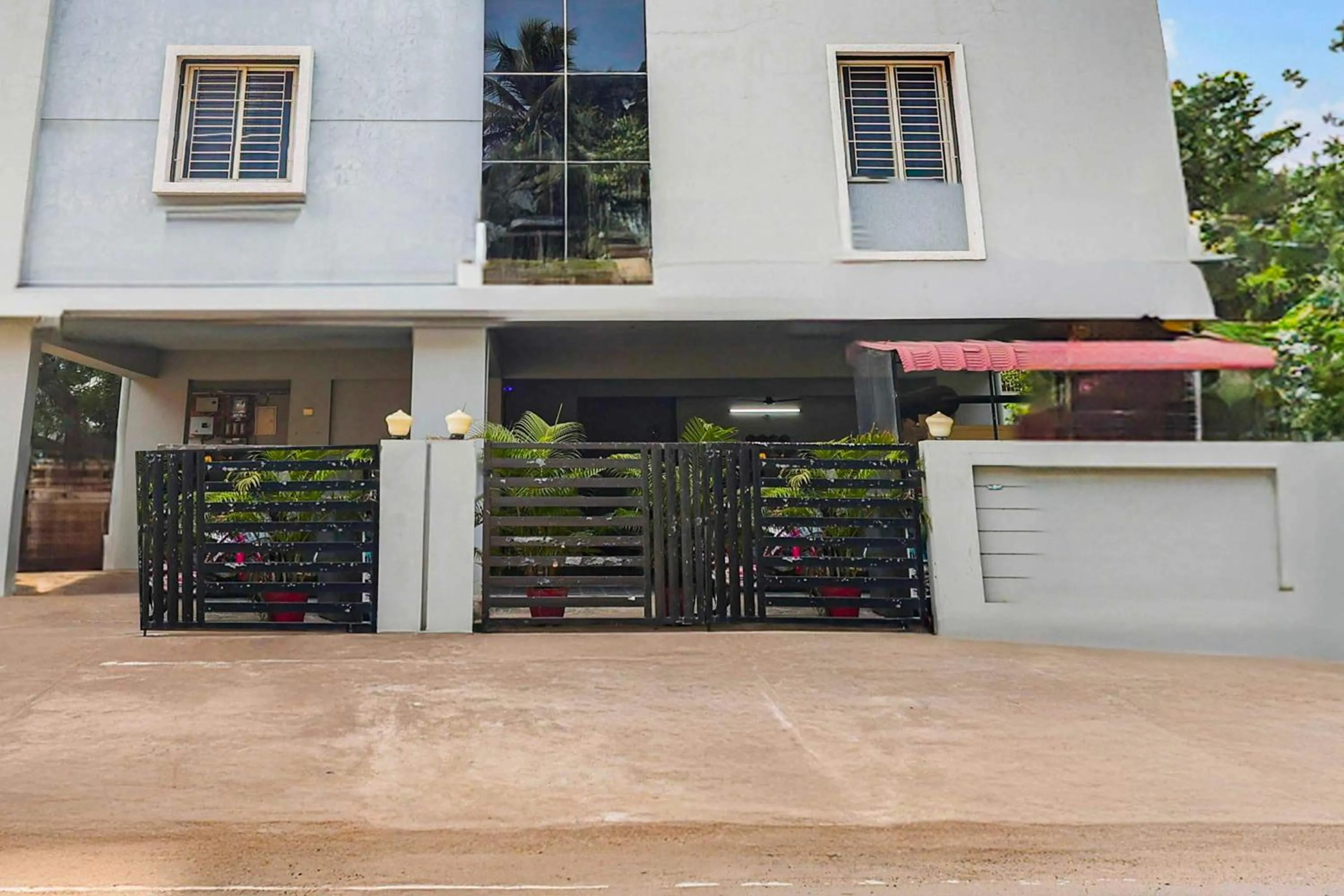 Facade/entrance in Hotel O Kakinada Town Junction