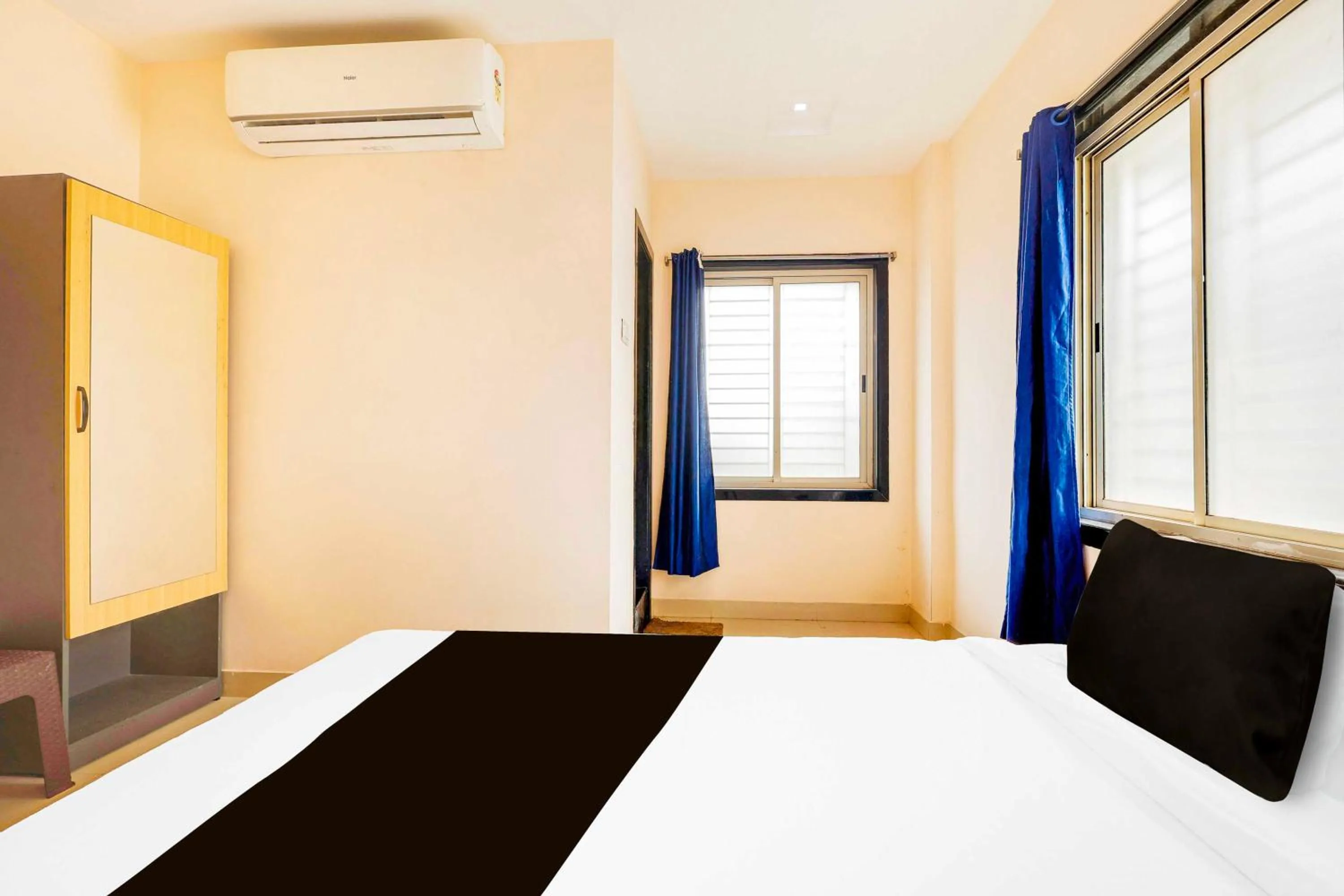 Bedroom, Bed in Hotel O Kakinada Town Junction