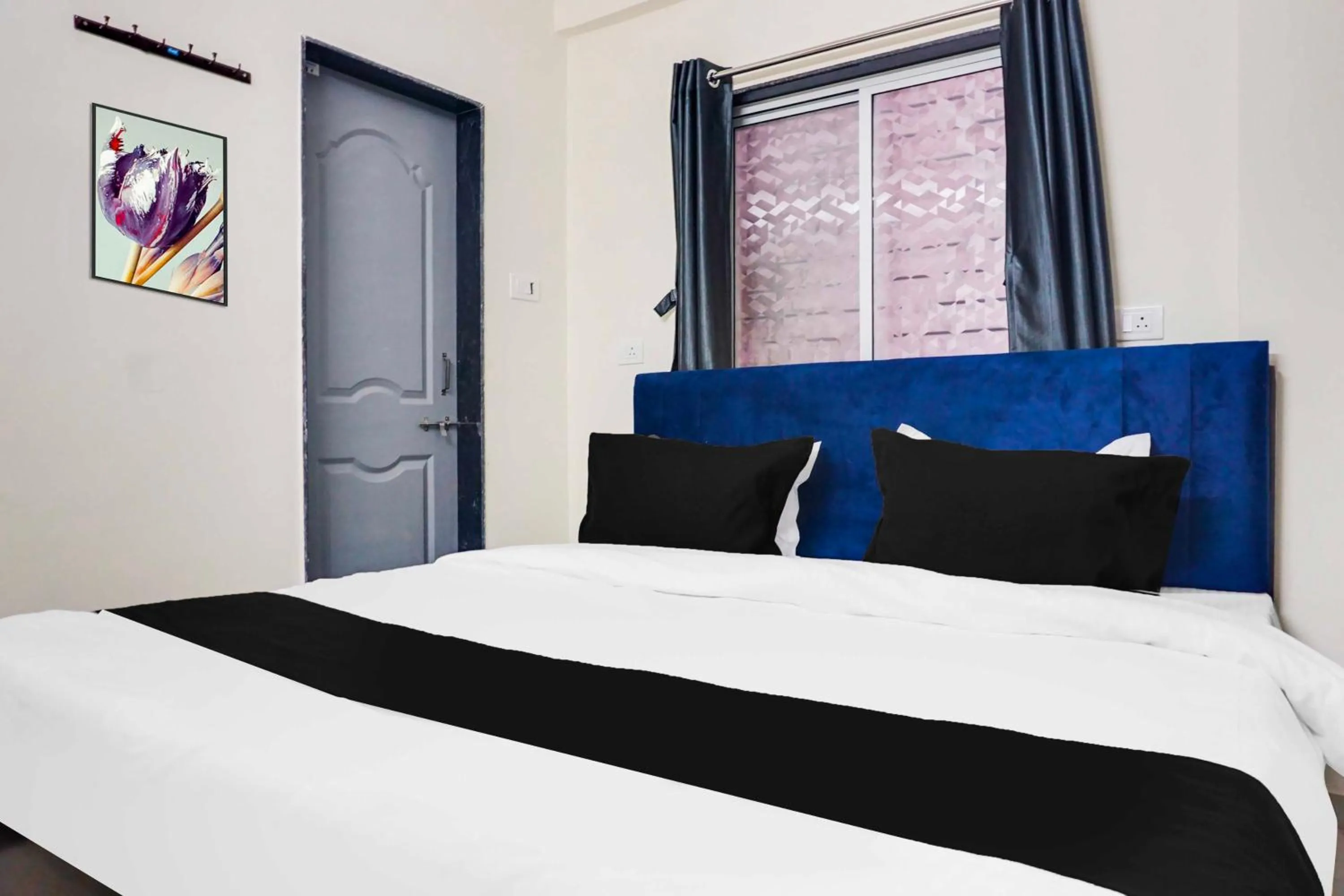 Bedroom, Bed in Hotel O Laxmi Chowk Hinjewadi