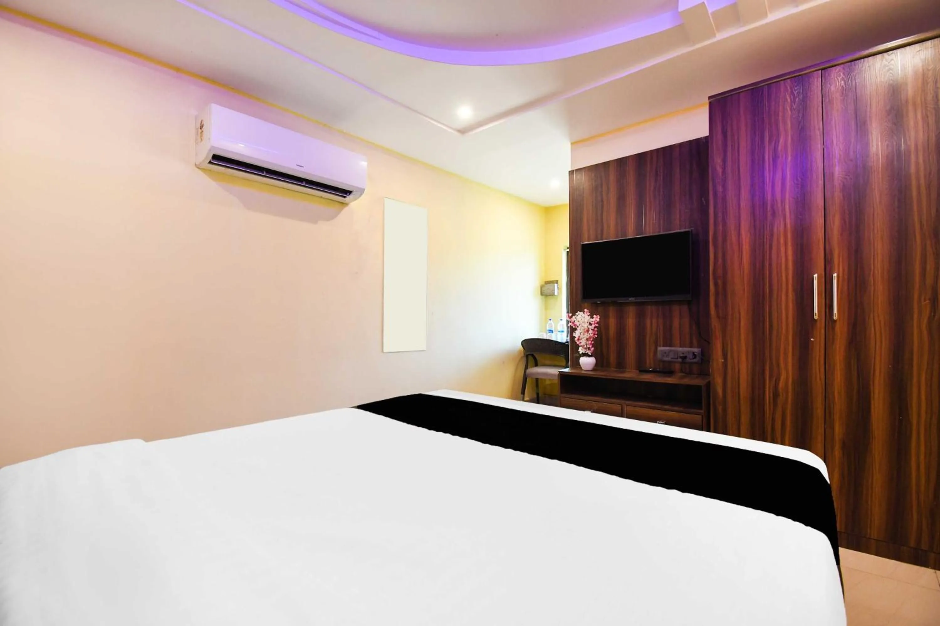 Bedroom, Bed in Hotel O Hirak Road Dhanbad