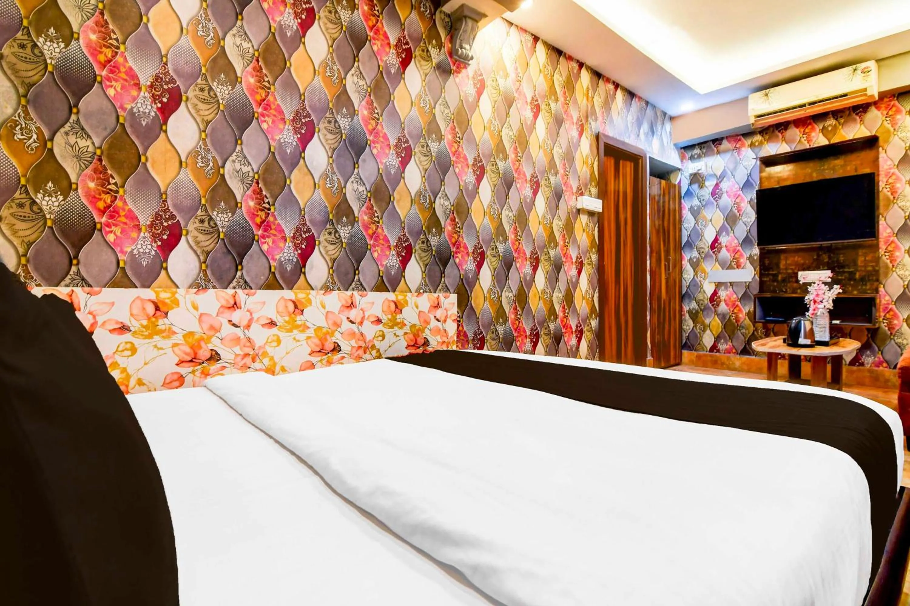 Bedroom, Bed in Super Hotel O Kolkata Quest Mall