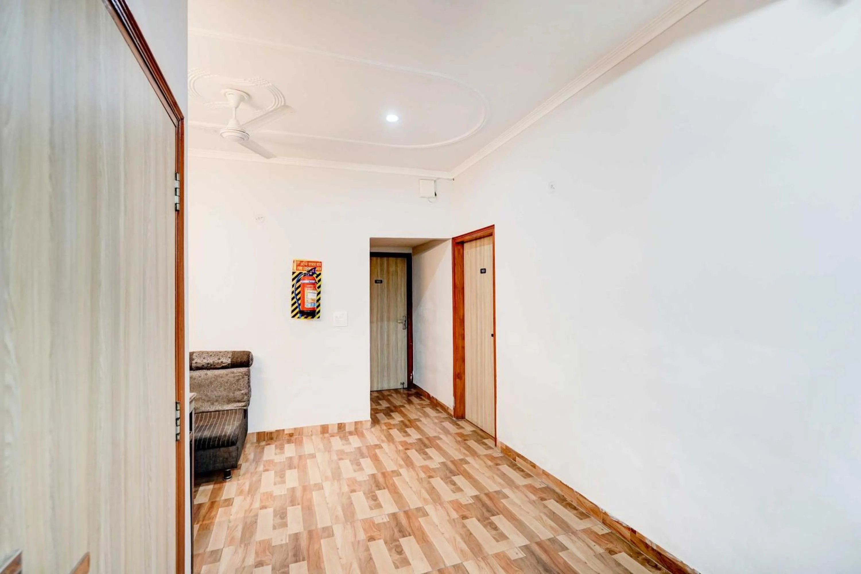 Lobby or reception in Hotel O Noida Sector 16 Metro Station