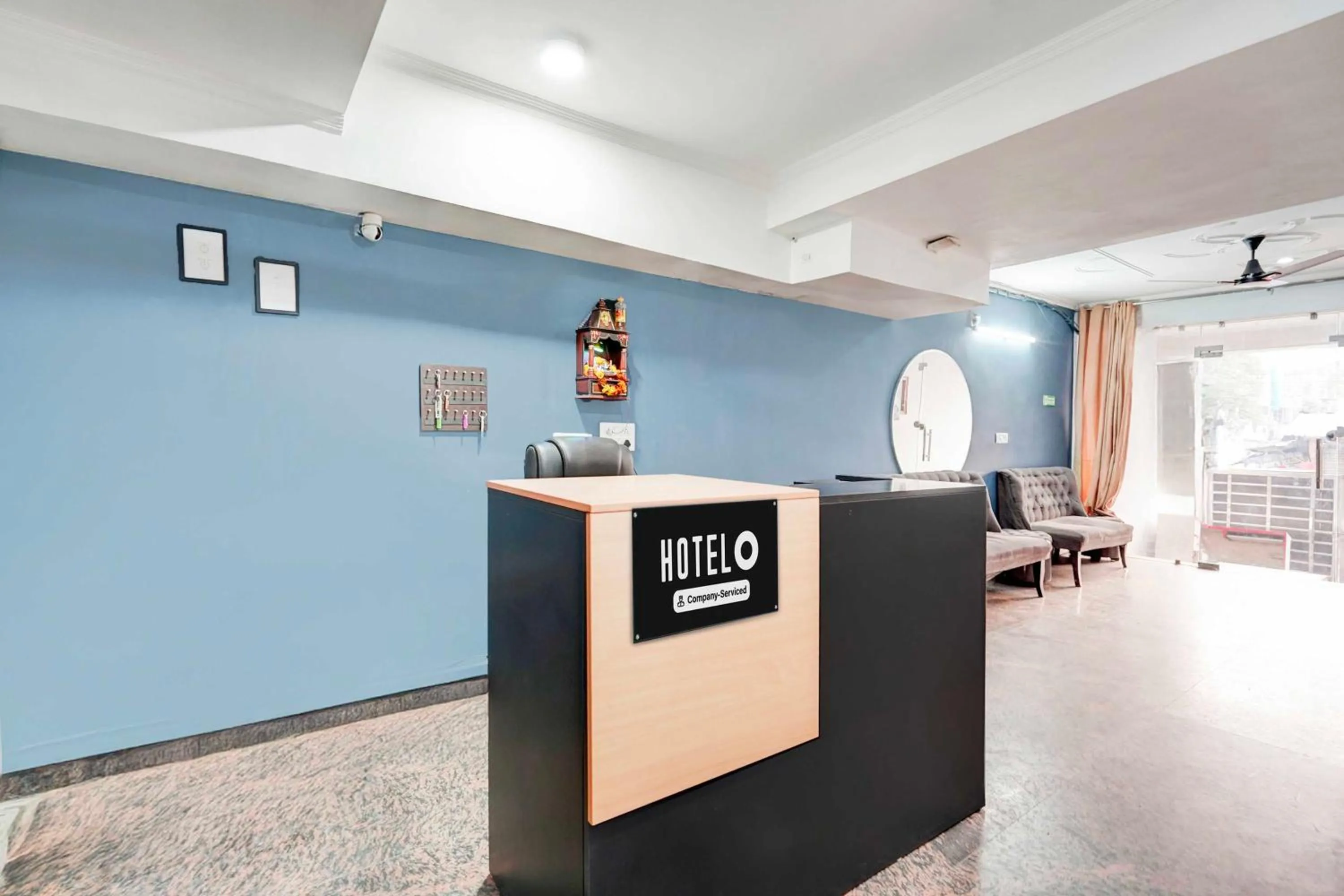 Lobby or reception in Hotel O Noida Sector 16 Metro Station
