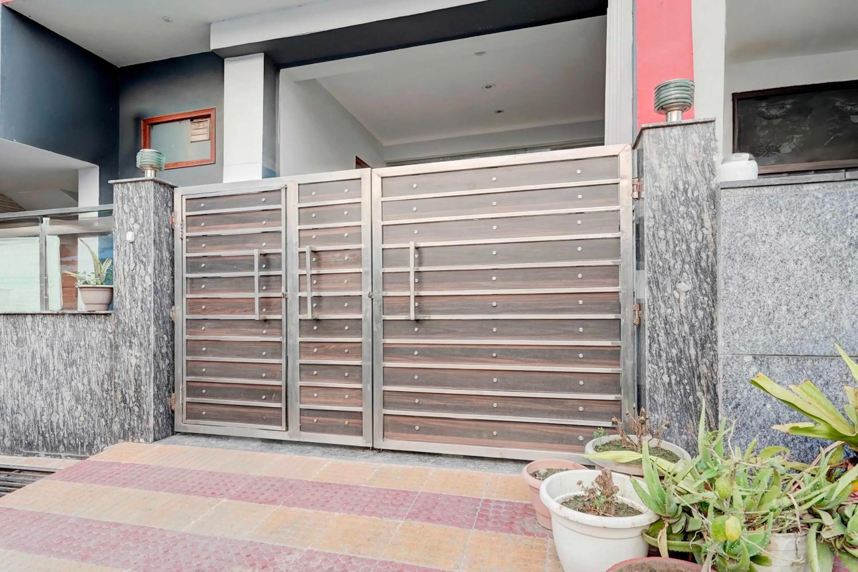 Facade/entrance in Hotel O Noida Sector 16 Metro Station