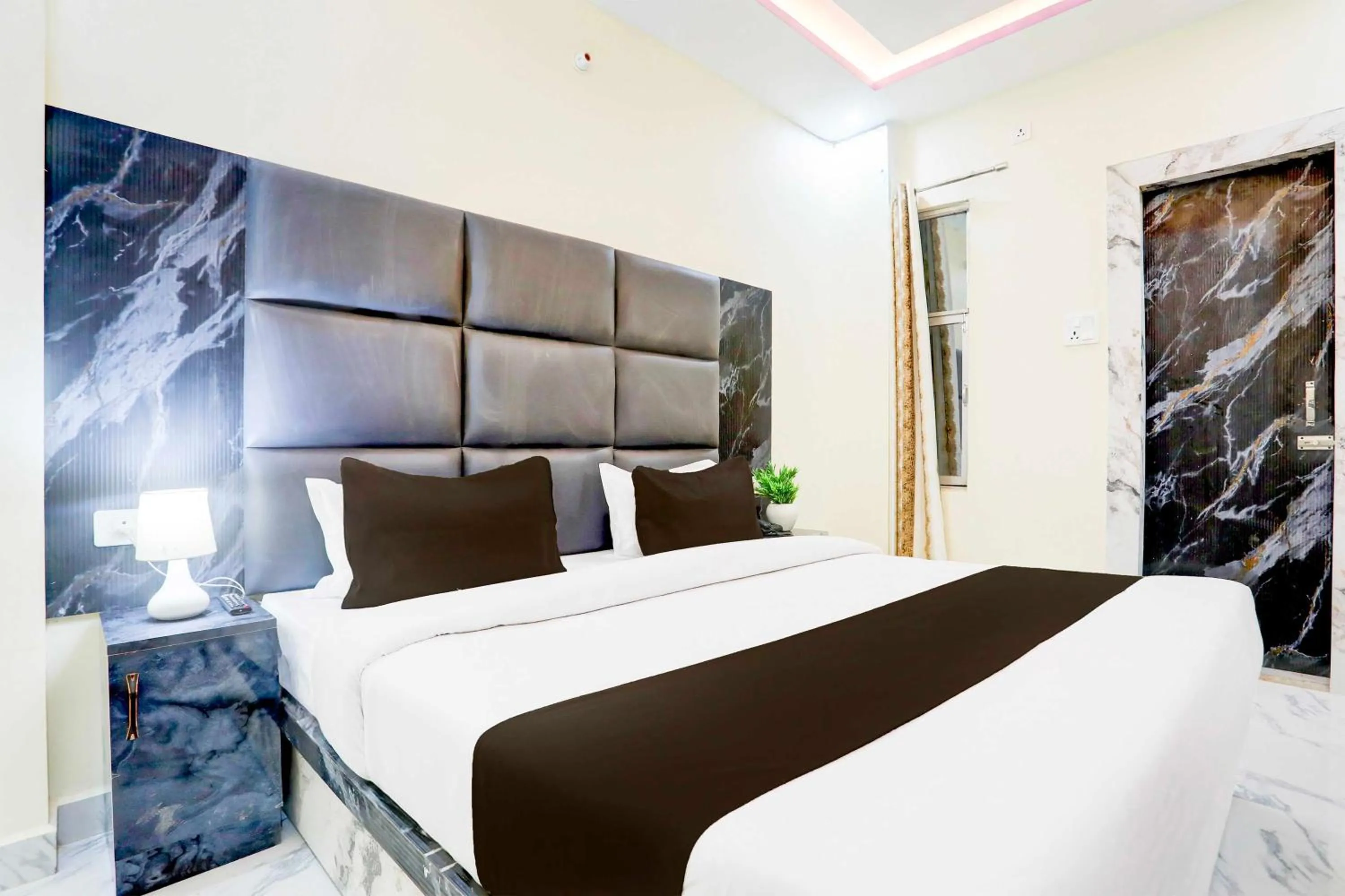 Bedroom, Bed in Hotel O Prayagraj Subedarganj Railway Station