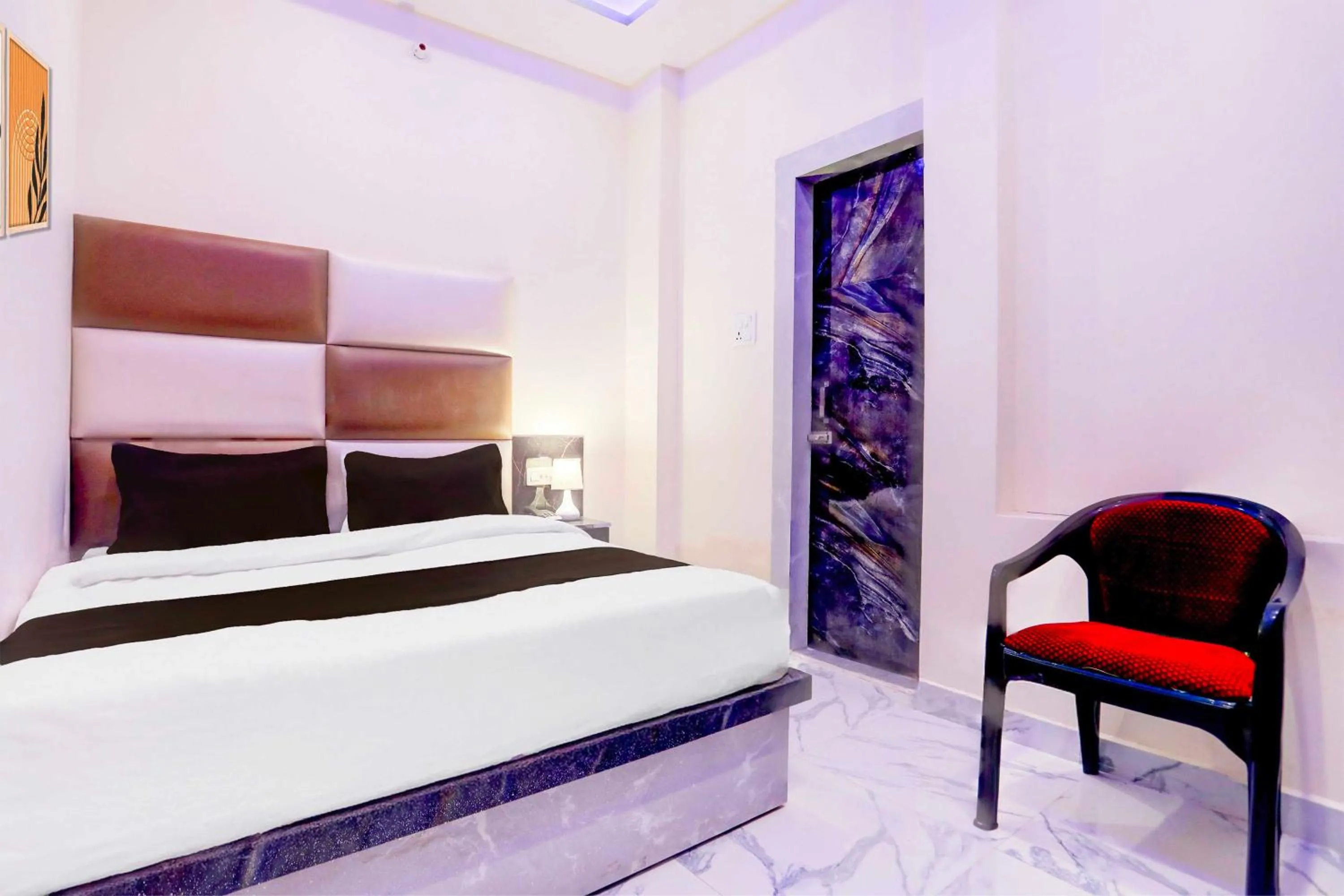Bedroom, Bed in Hotel O Prayagraj Subedarganj Railway Station