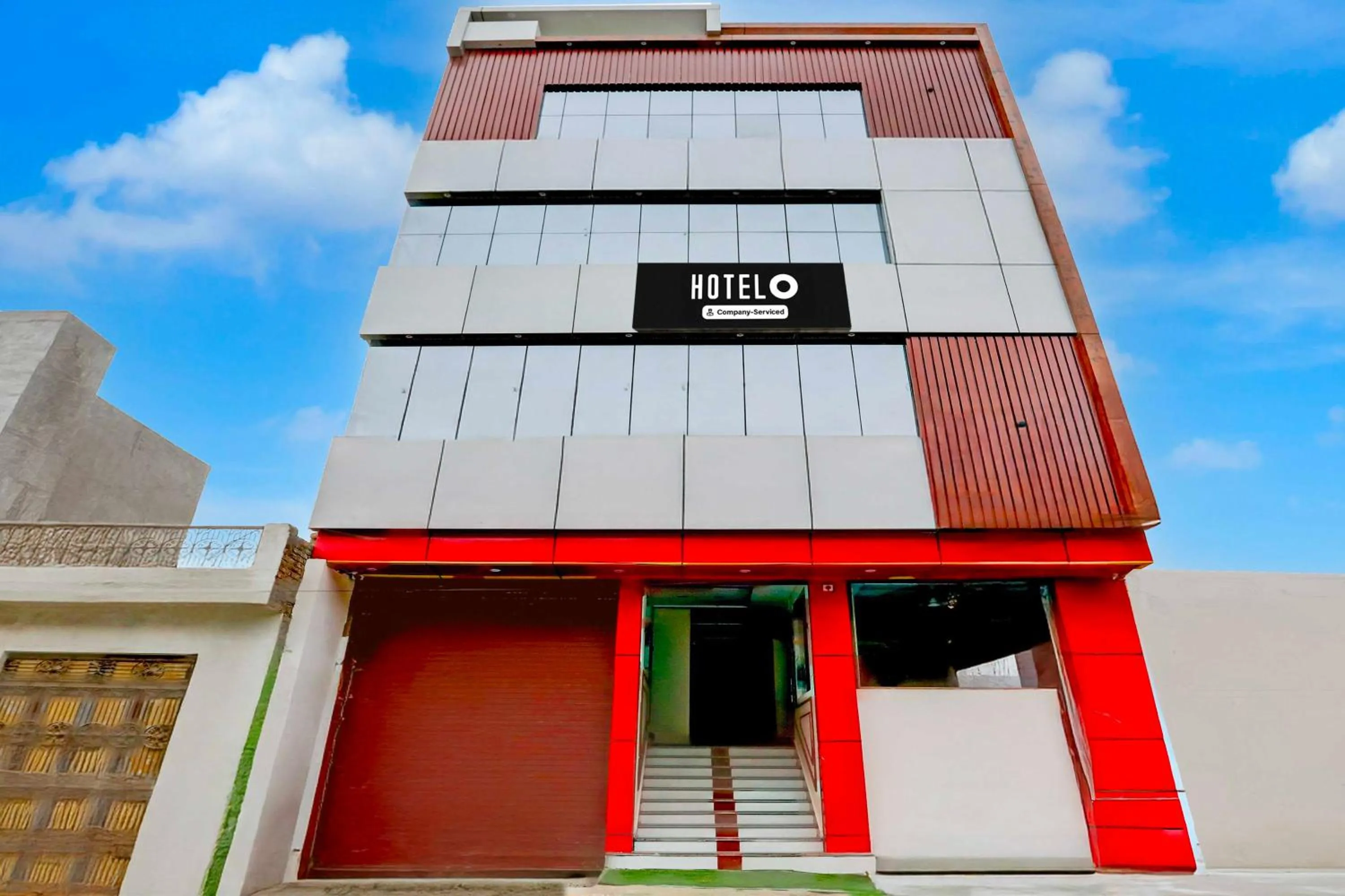 Facade/entrance in Hotel O Prayagraj Subedarganj Railway Station