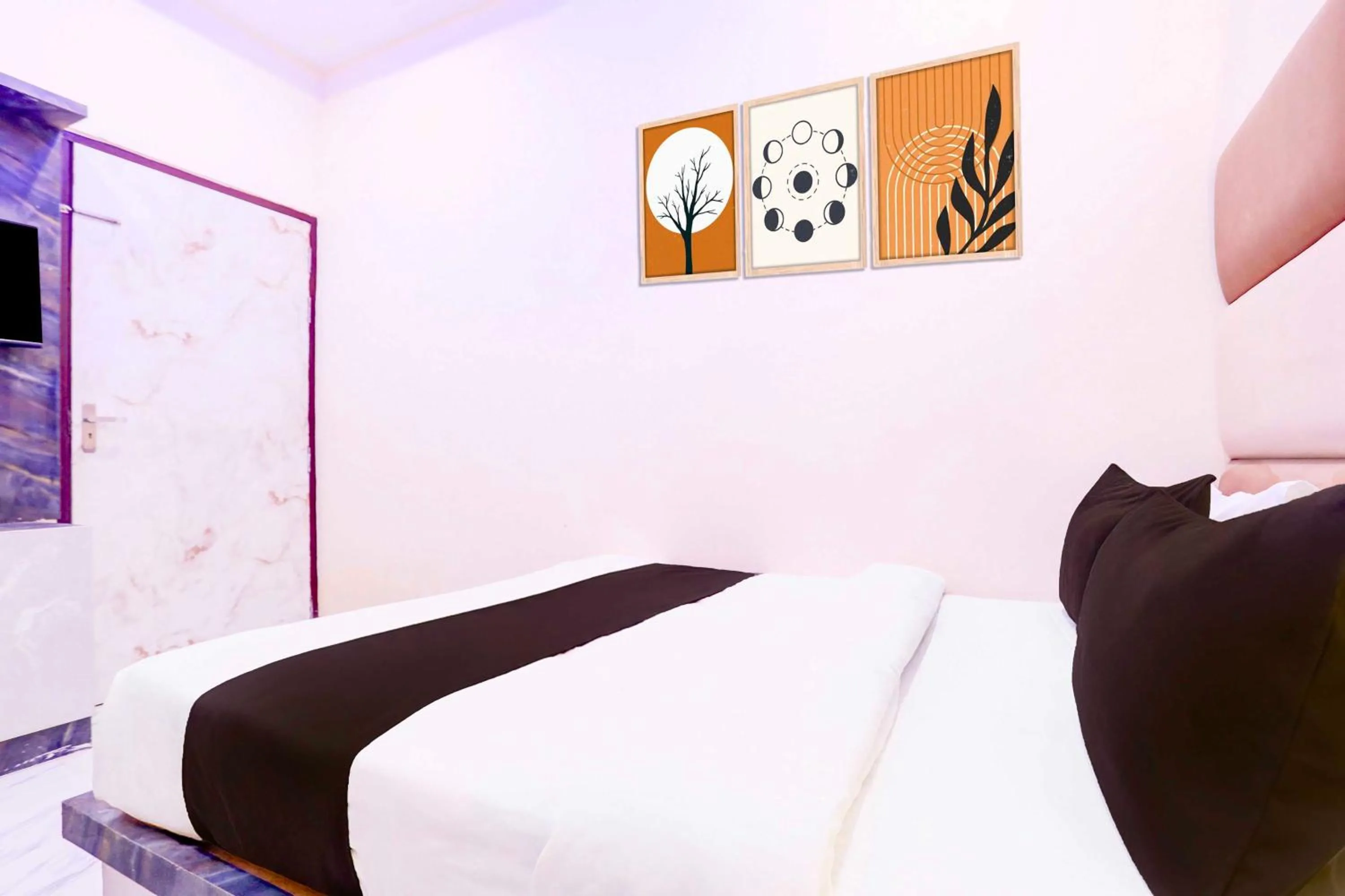 Bedroom, Bed in Hotel O Prayagraj Subedarganj Railway Station
