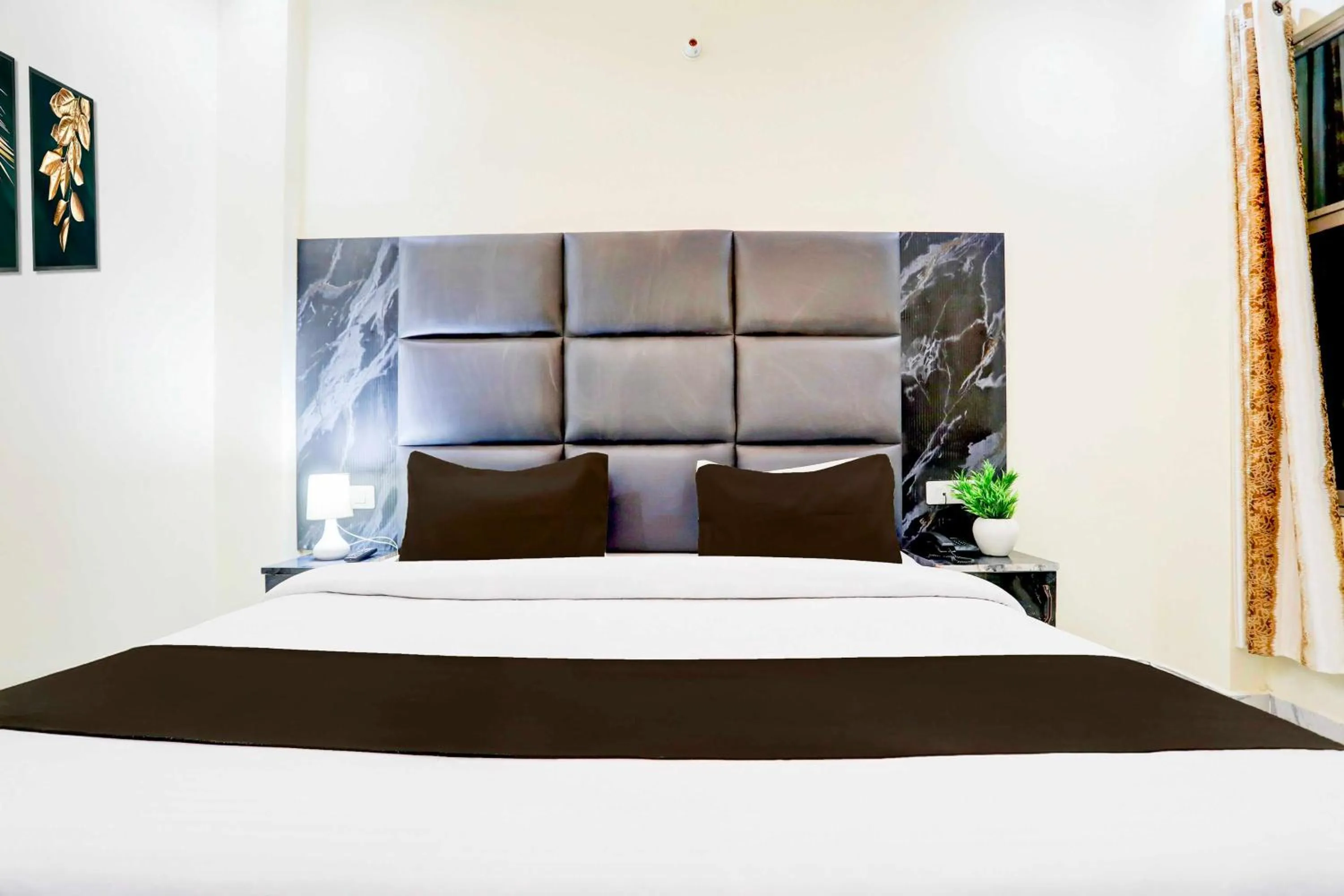 Bedroom, Bed in Hotel O Prayagraj Subedarganj Railway Station