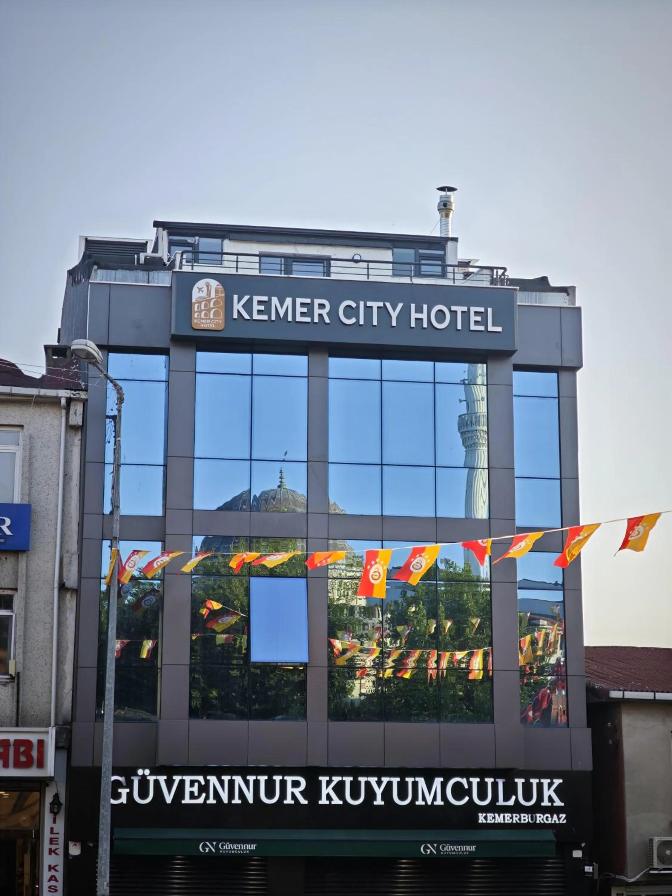 Property building in Kemer City Hotel İstanbul Airport