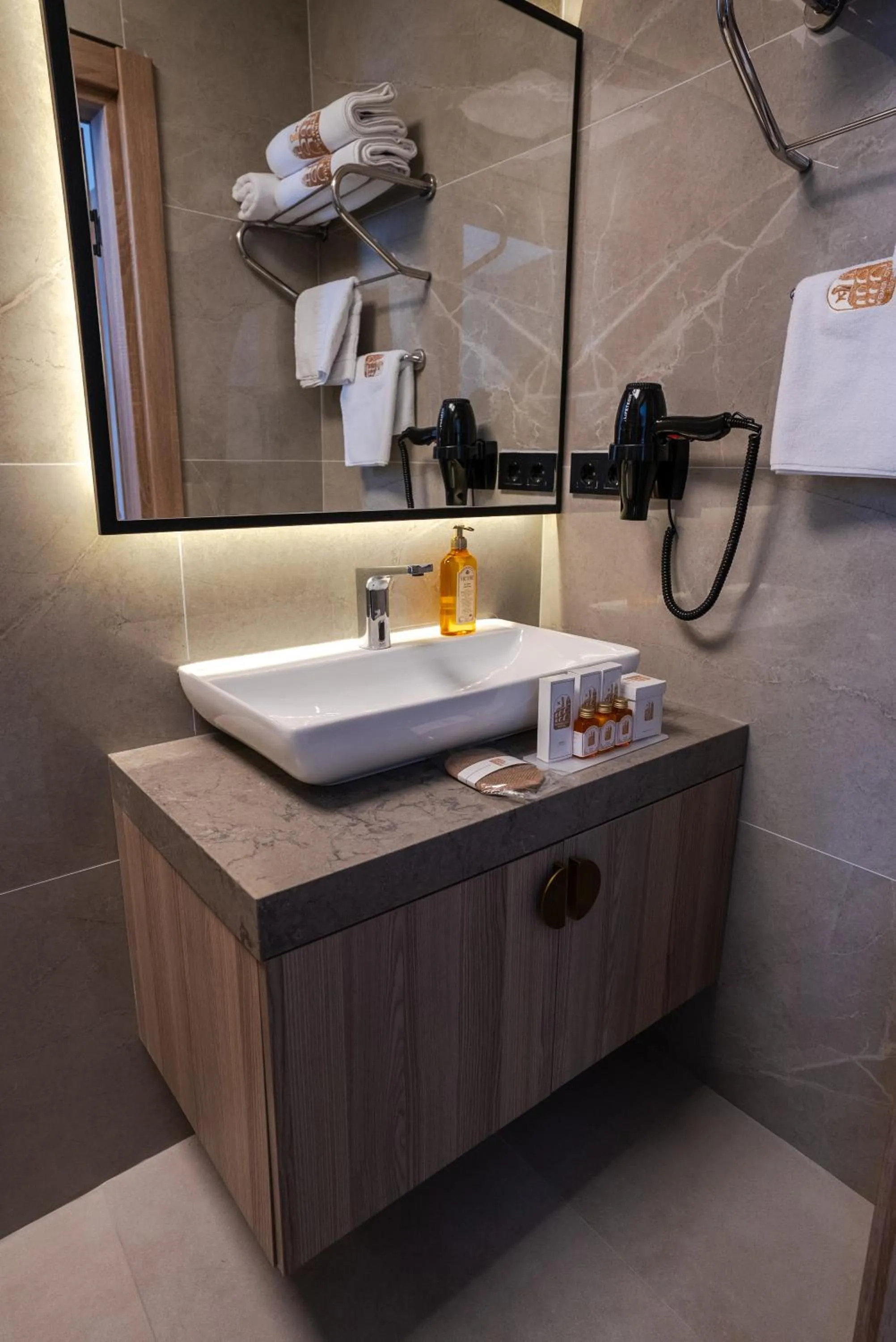 Kemer City Hotel İstanbul Airport