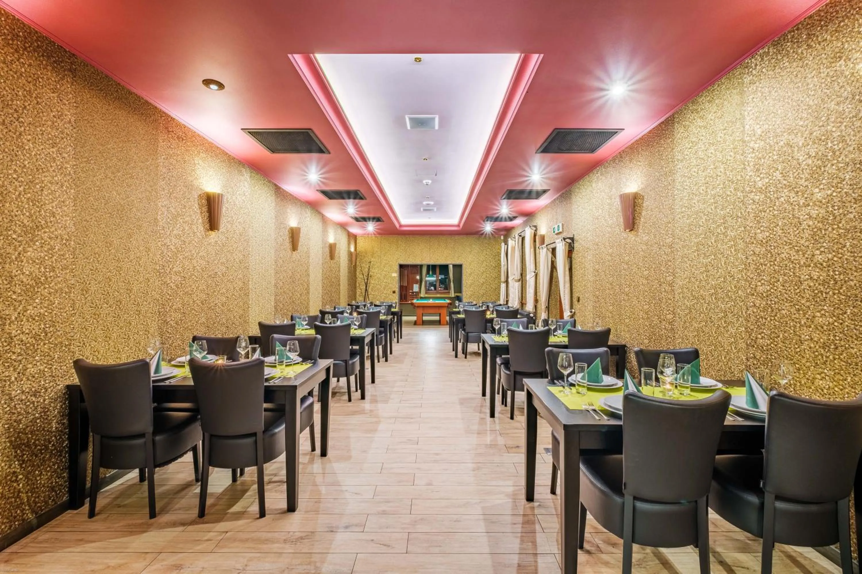 Restaurant/places to eat in Hotel Orličan