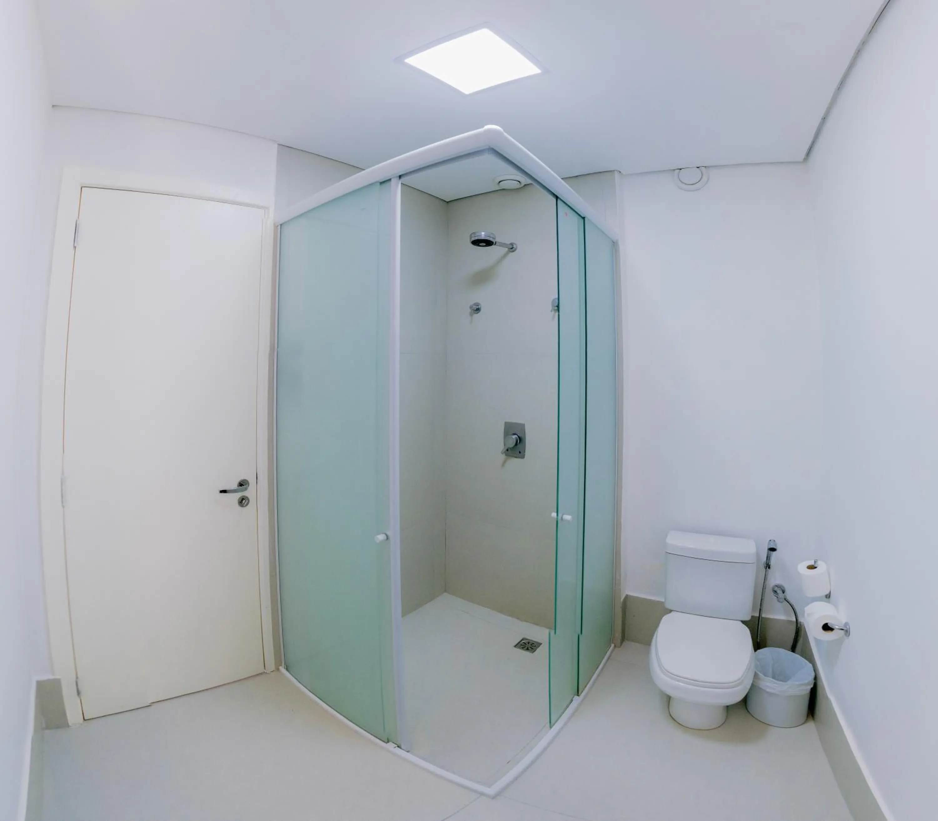 Shower in Slim Cuiabá Aeroporto