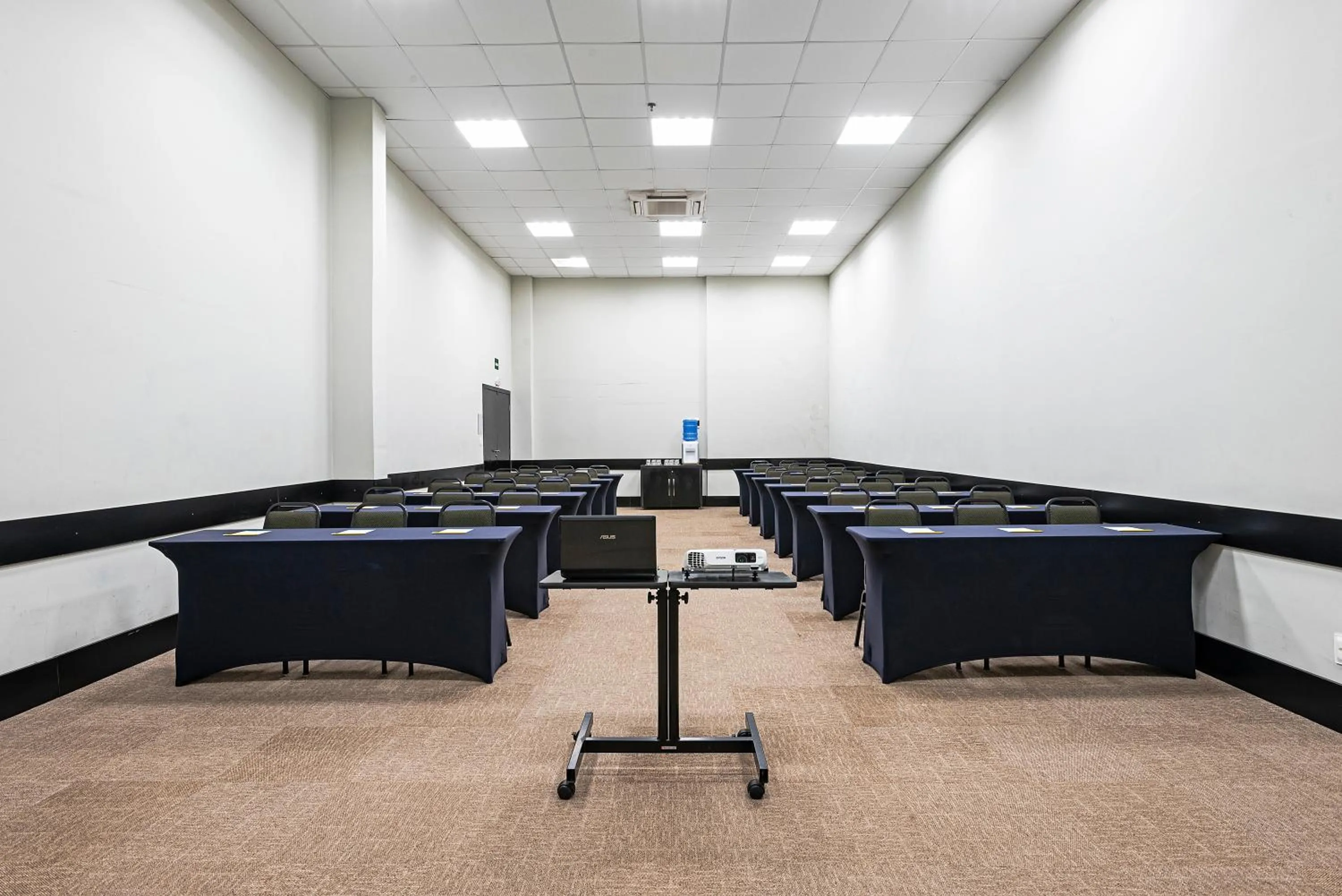 Meeting/conference room in Slim Cuiabá Aeroporto