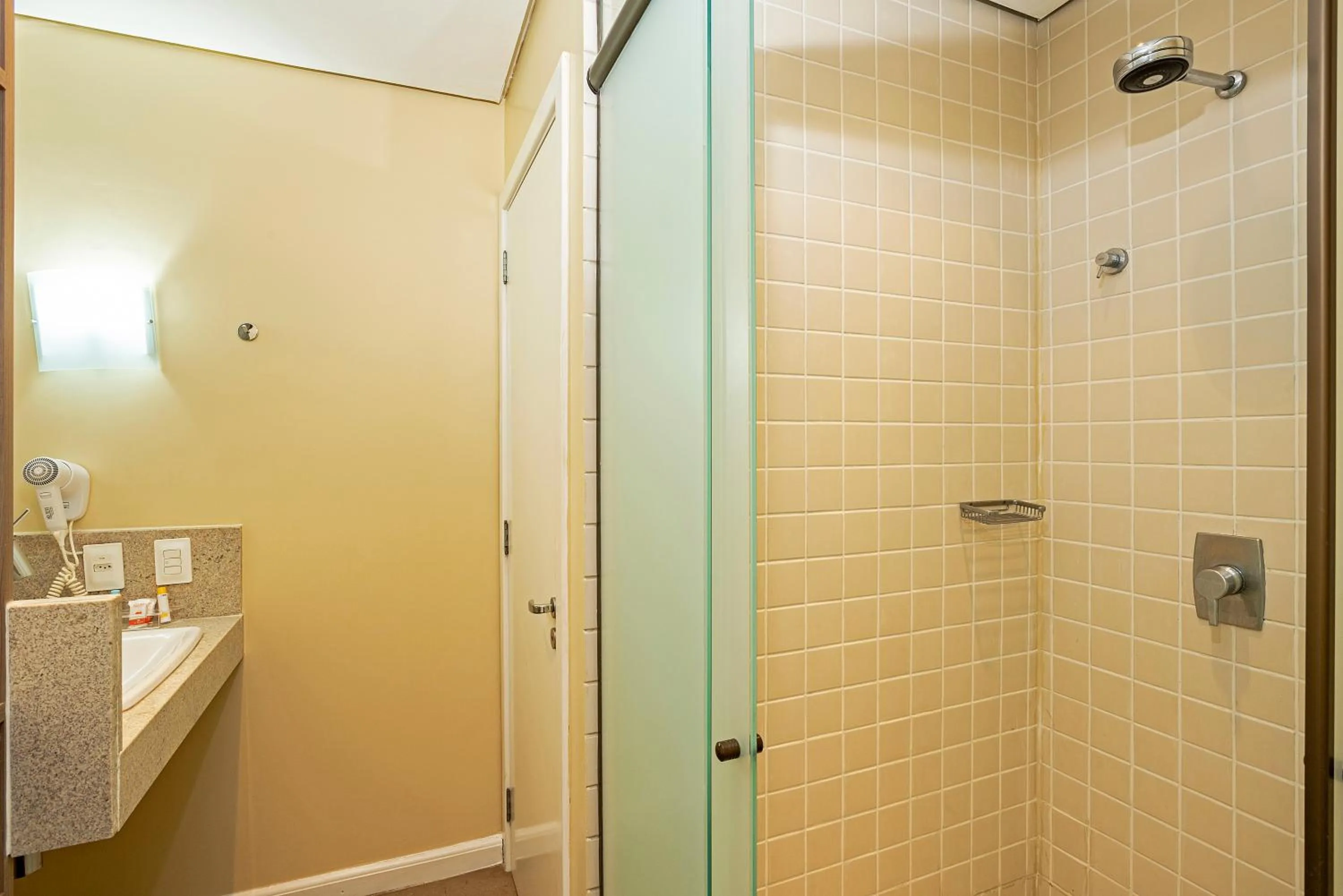 Shower in Slim Hotel Cuiabá Aeroporto