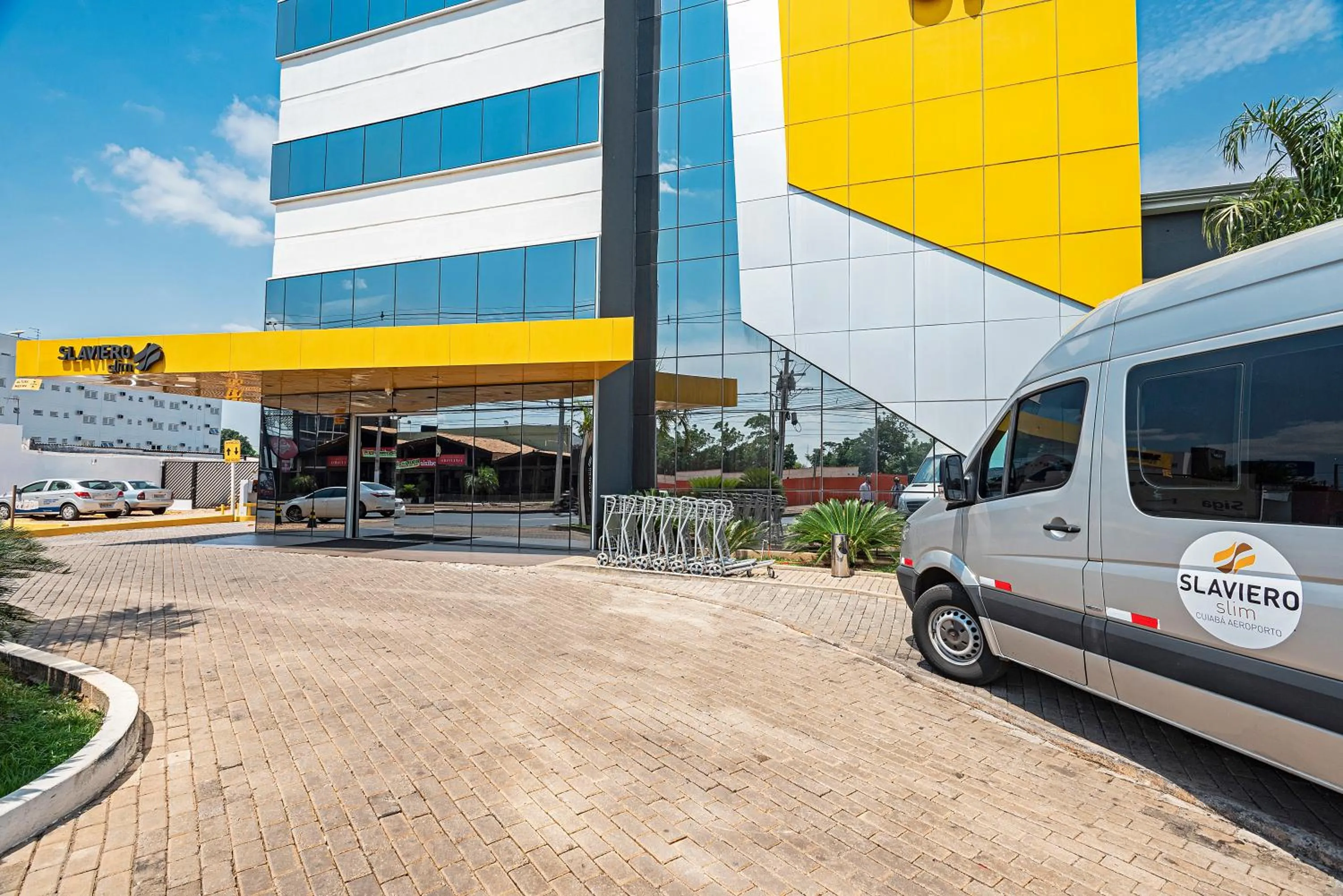 shuttle in Slim Cuiabá Aeroporto