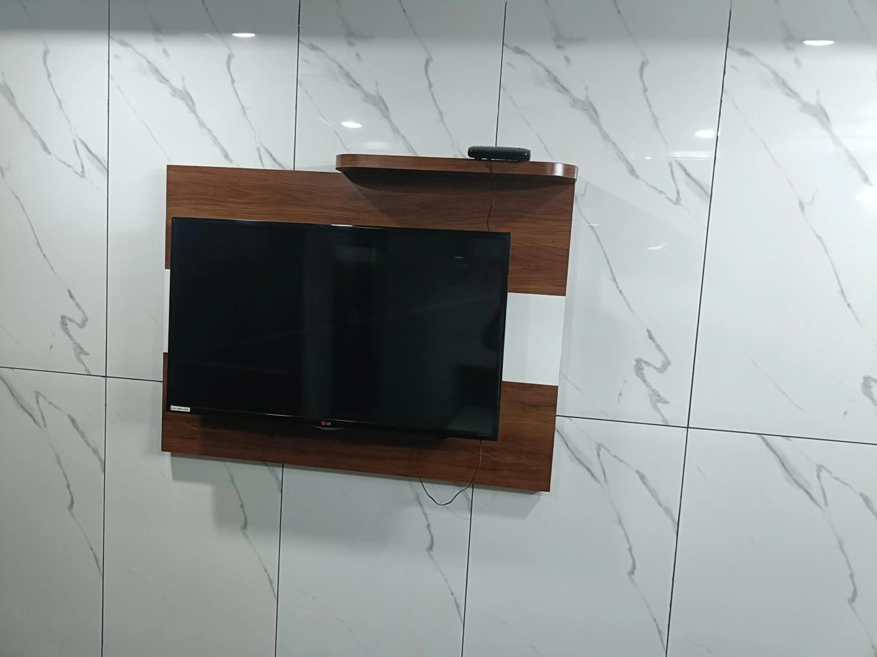 TV and multimedia in HOTEL ASWINi GRAND LODGE