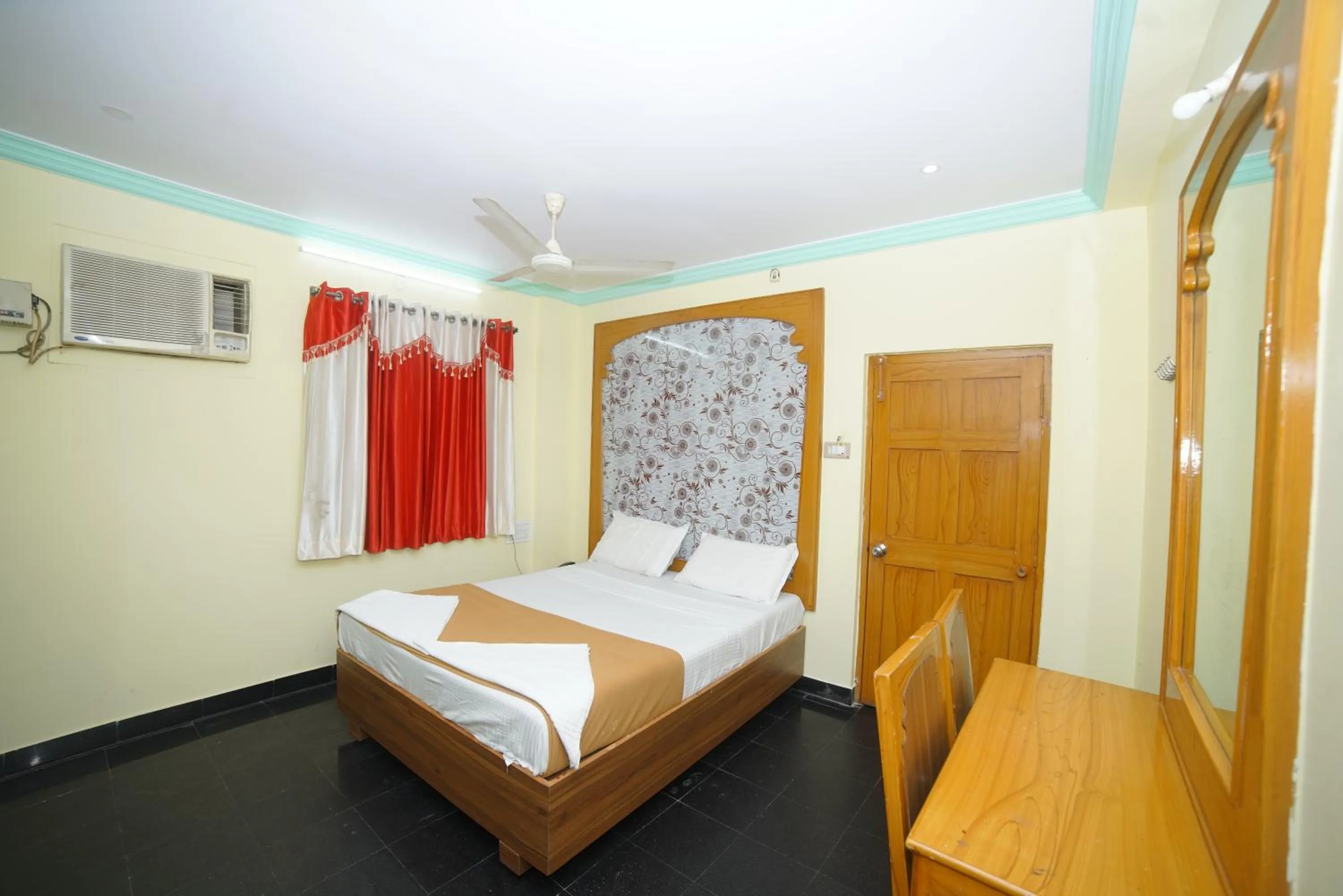 Bedroom, Bed in HOTEL ASWINi GRAND LODGE