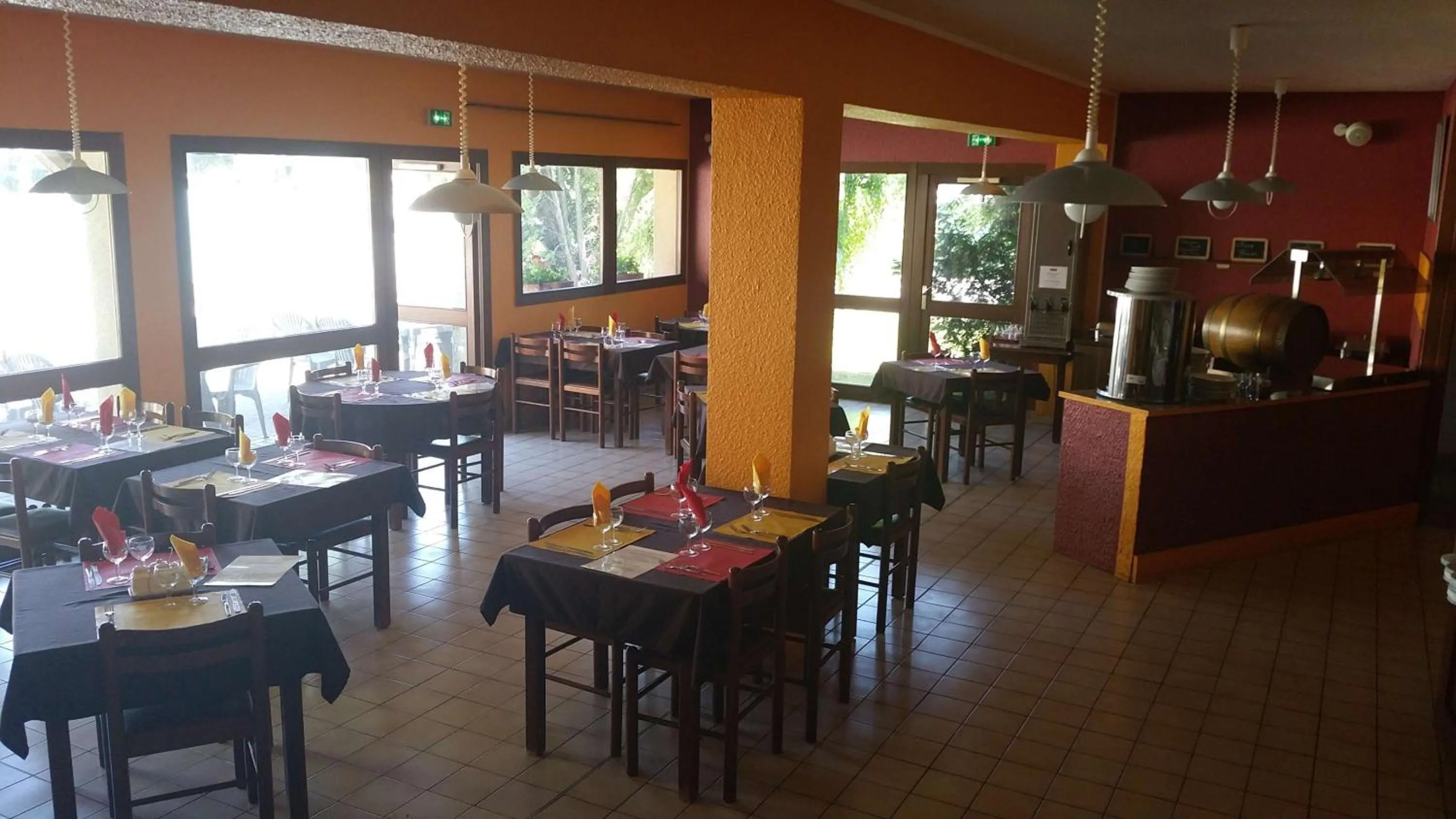 Restaurant/places to eat in Brit Hotel Sarreguemines