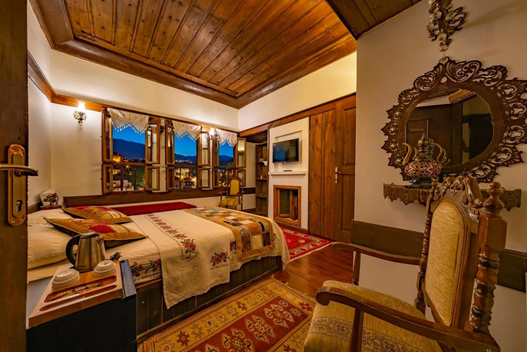 City view, Bed in Safranbolu Seyi̇r Konak Otel