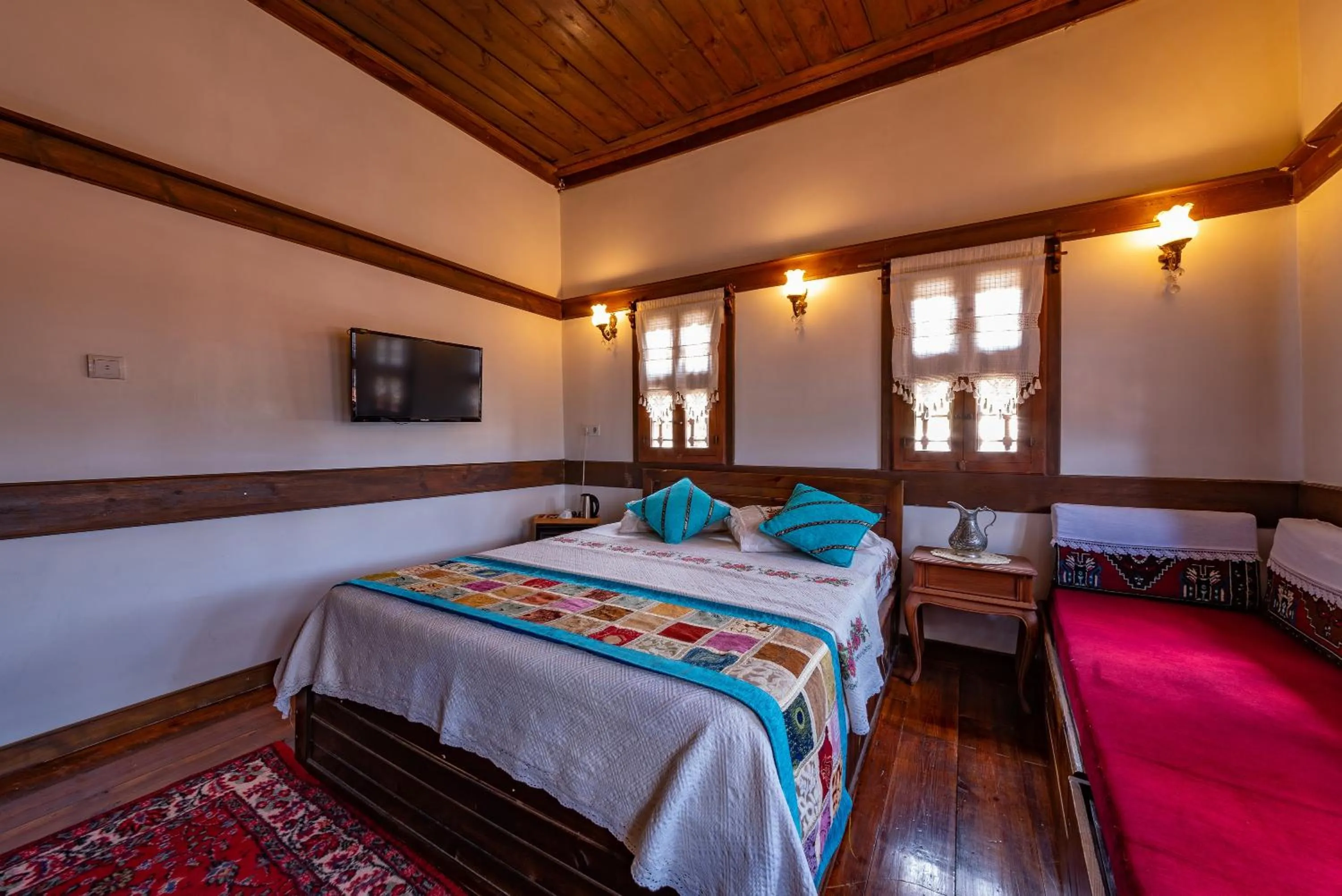 Photo of the whole room, Bed in Safranbolu Seyi̇r Konak Otel