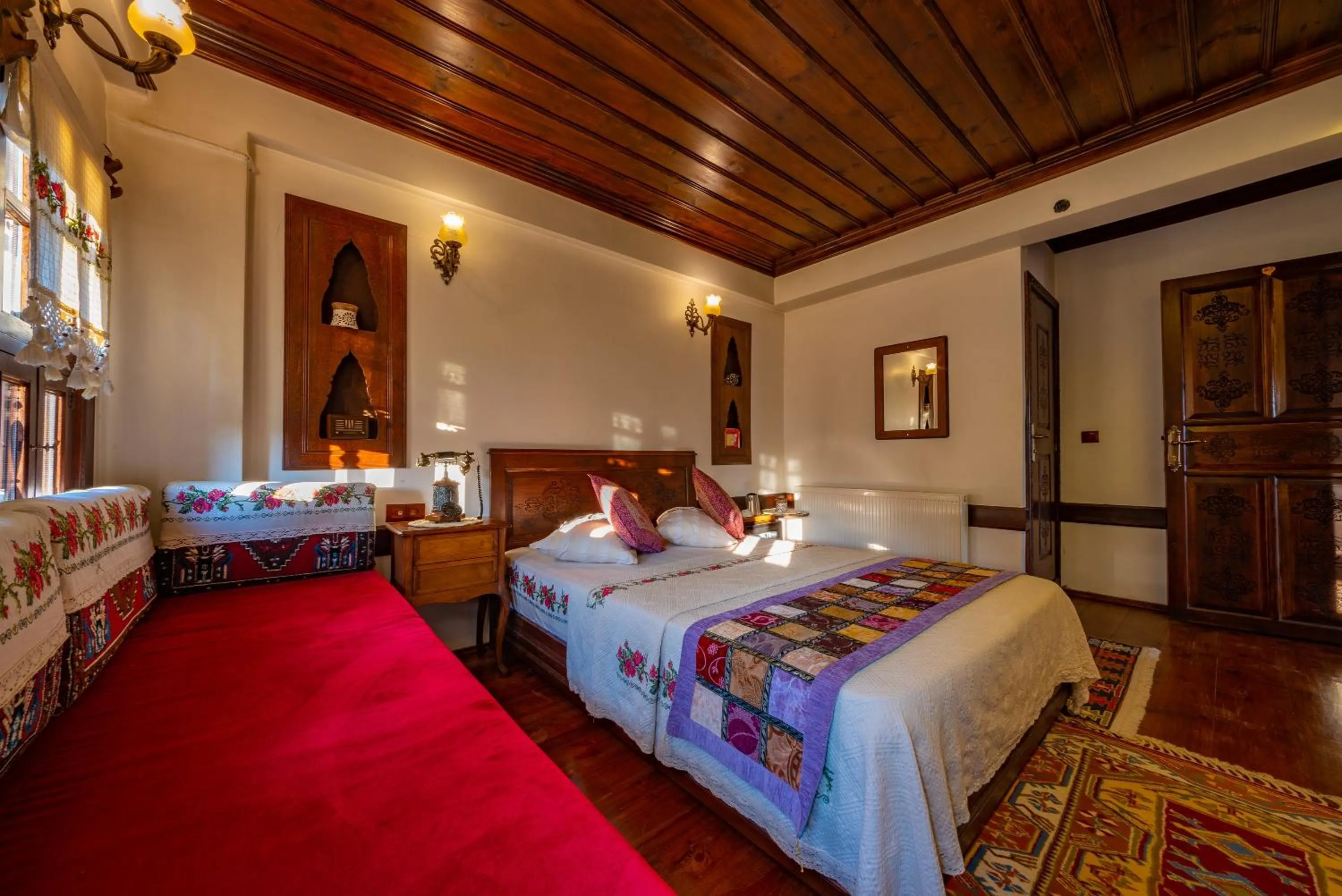 Photo of the whole room, Bed in Safranbolu Seyi̇r Konak Otel