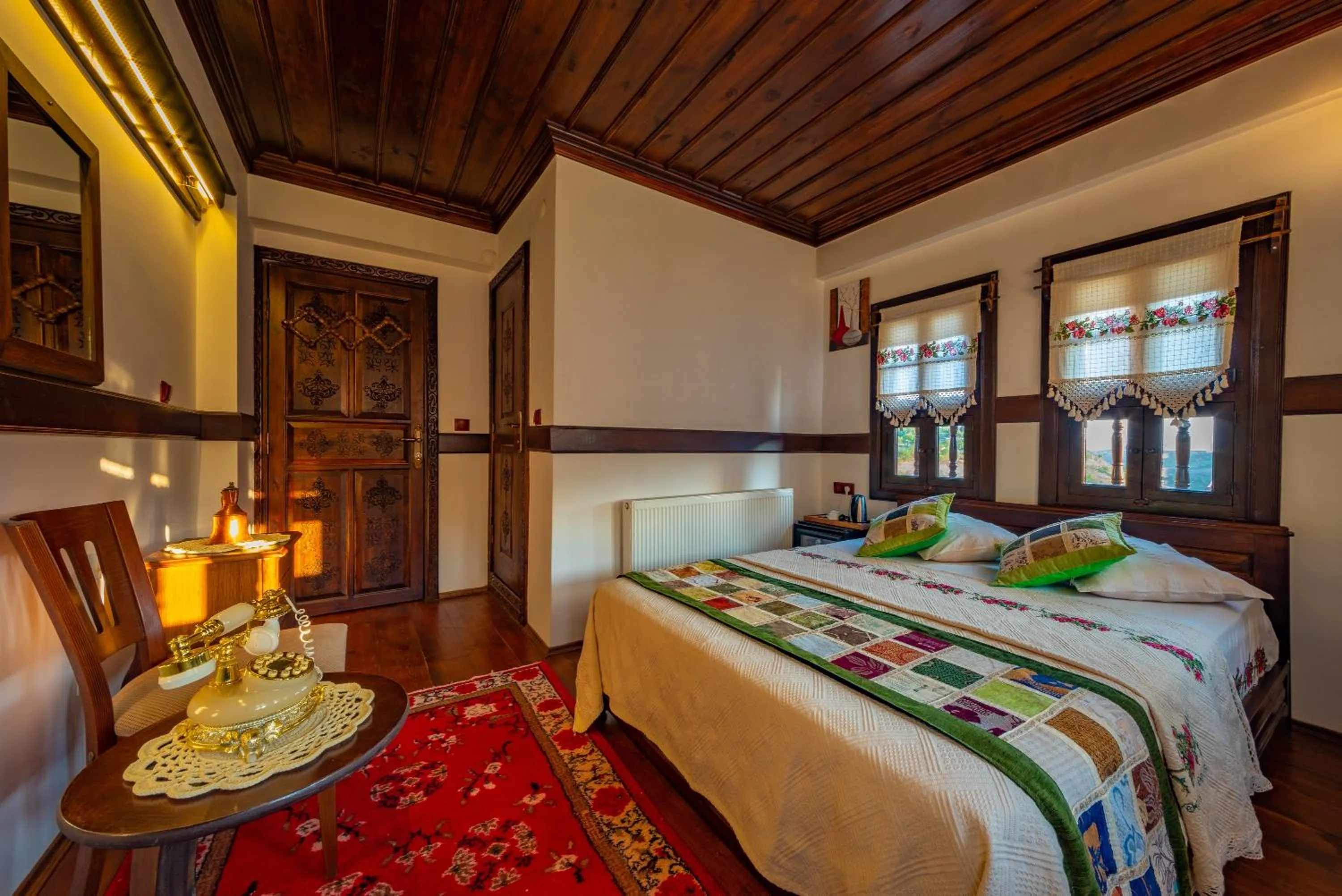 Photo of the whole room, Bed in Safranbolu Seyi̇r Konak Otel