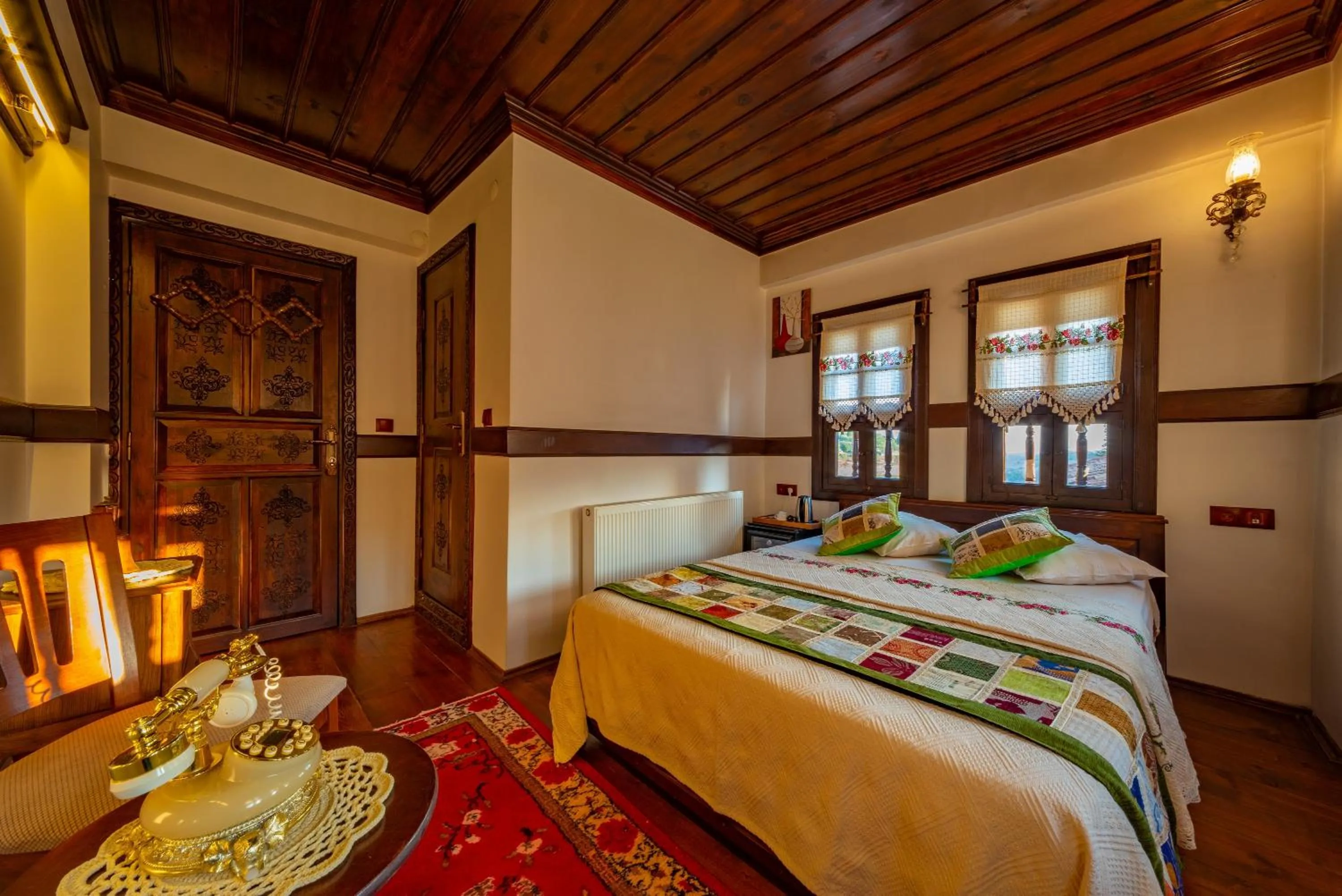 Photo of the whole room, Bed in Safranbolu Seyi̇r Konak Otel
