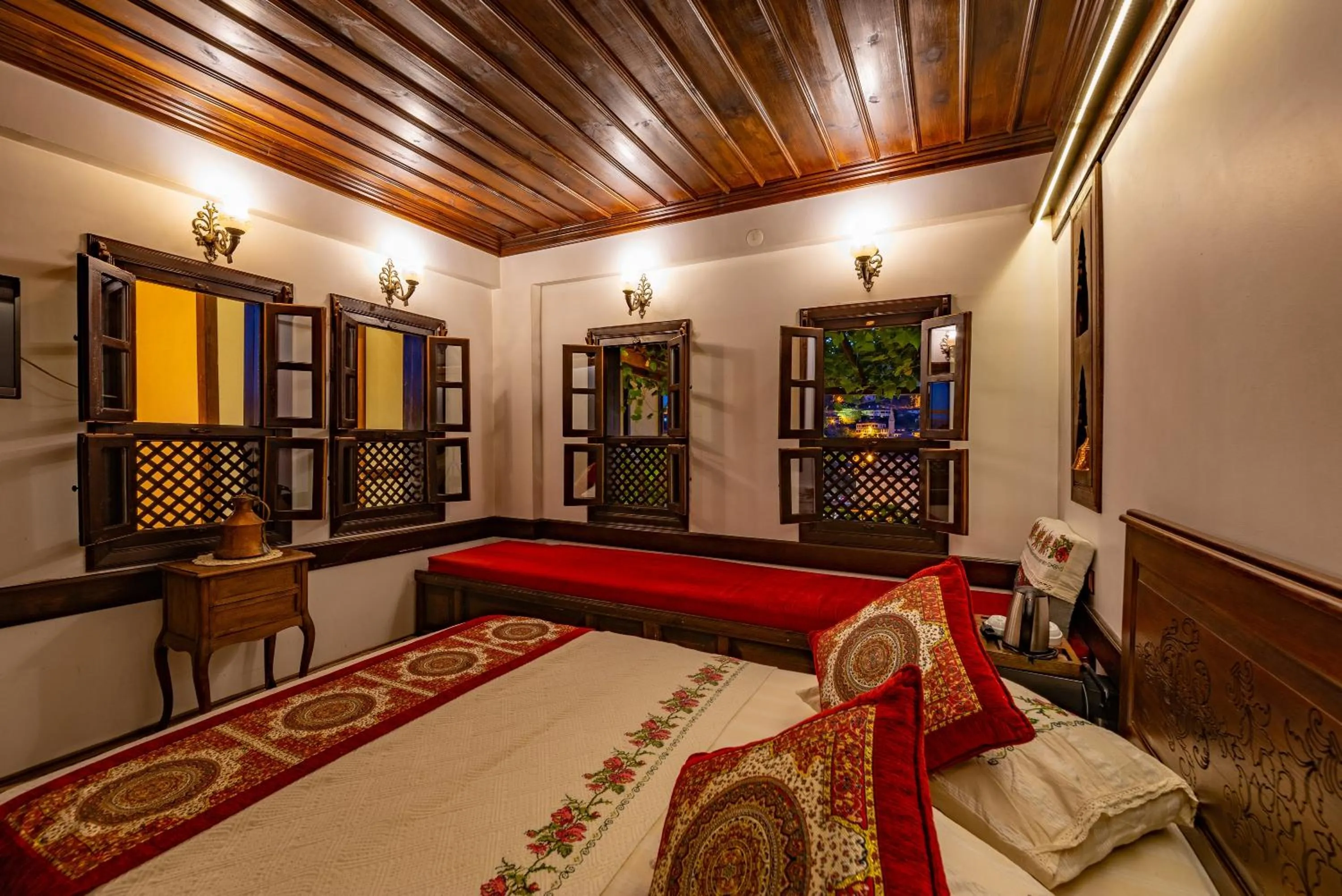 Photo of the whole room, Bed in Safranbolu Seyi̇r Konak Otel