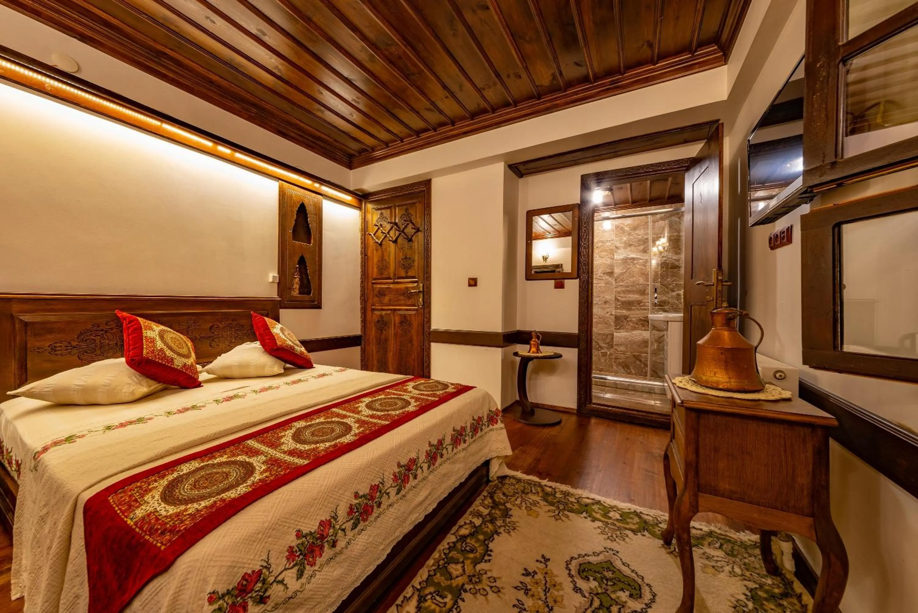 Photo of the whole room, Bed in Safranbolu Seyi̇r Konak Otel
