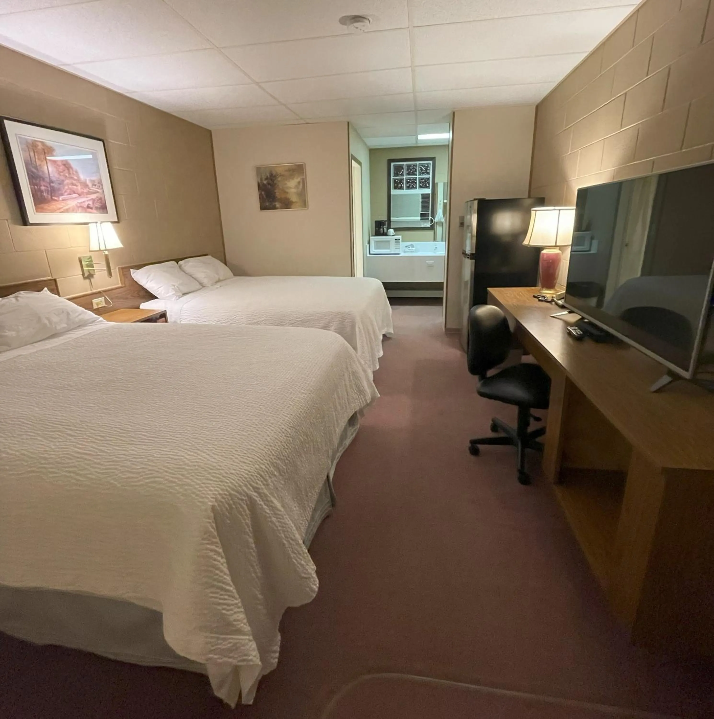 Bedroom, Bed in Rest Easy Motel