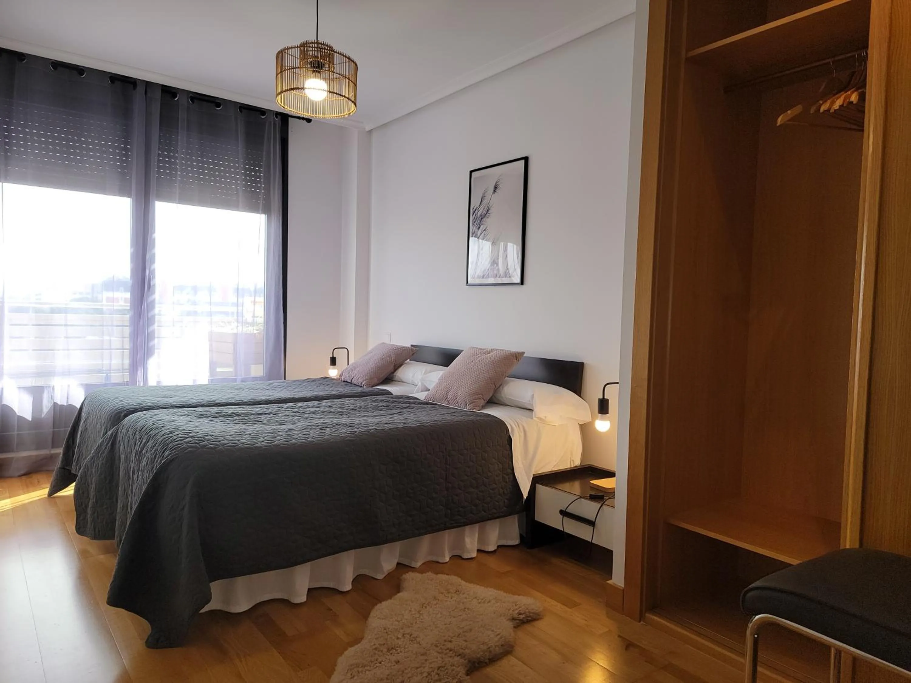 Apartamento Medrano PISCINA AIRE ACONDICIONADO terraza y 5 minutos del centro en coche ideal para mascotas